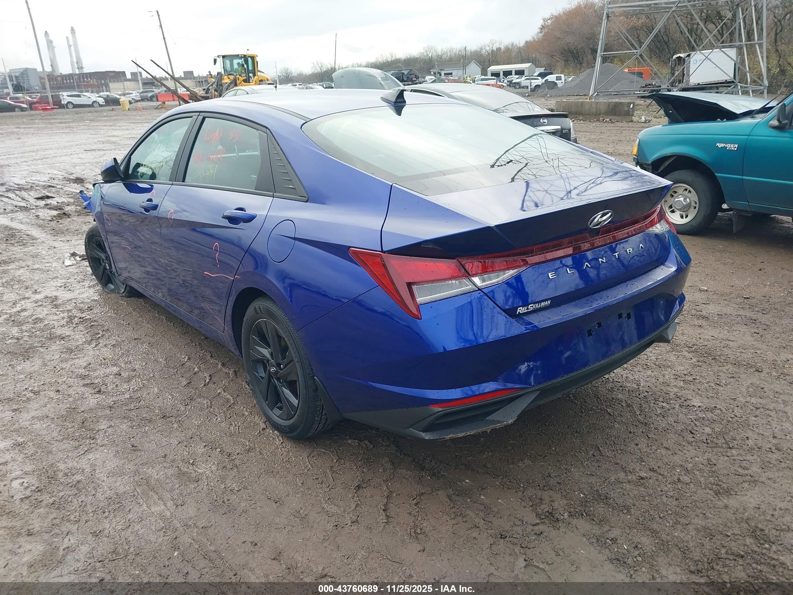 HYUNDAI ELANTRA image 3