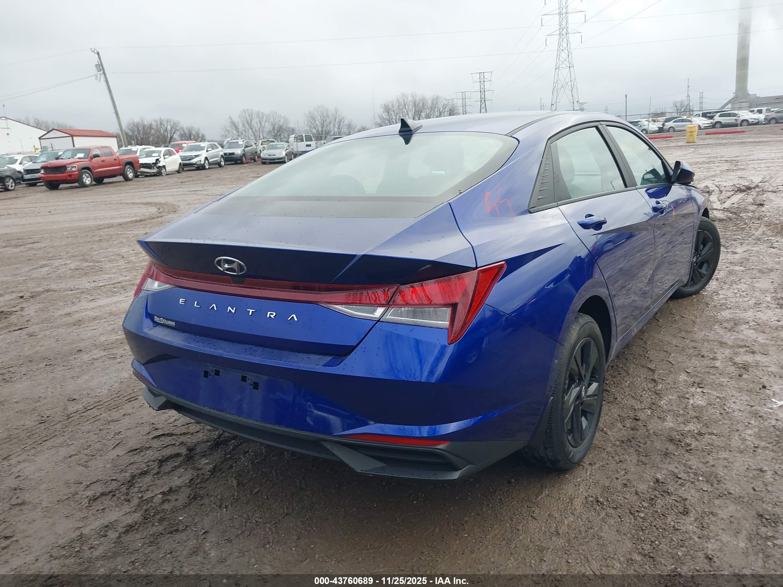 HYUNDAI ELANTRA image 4