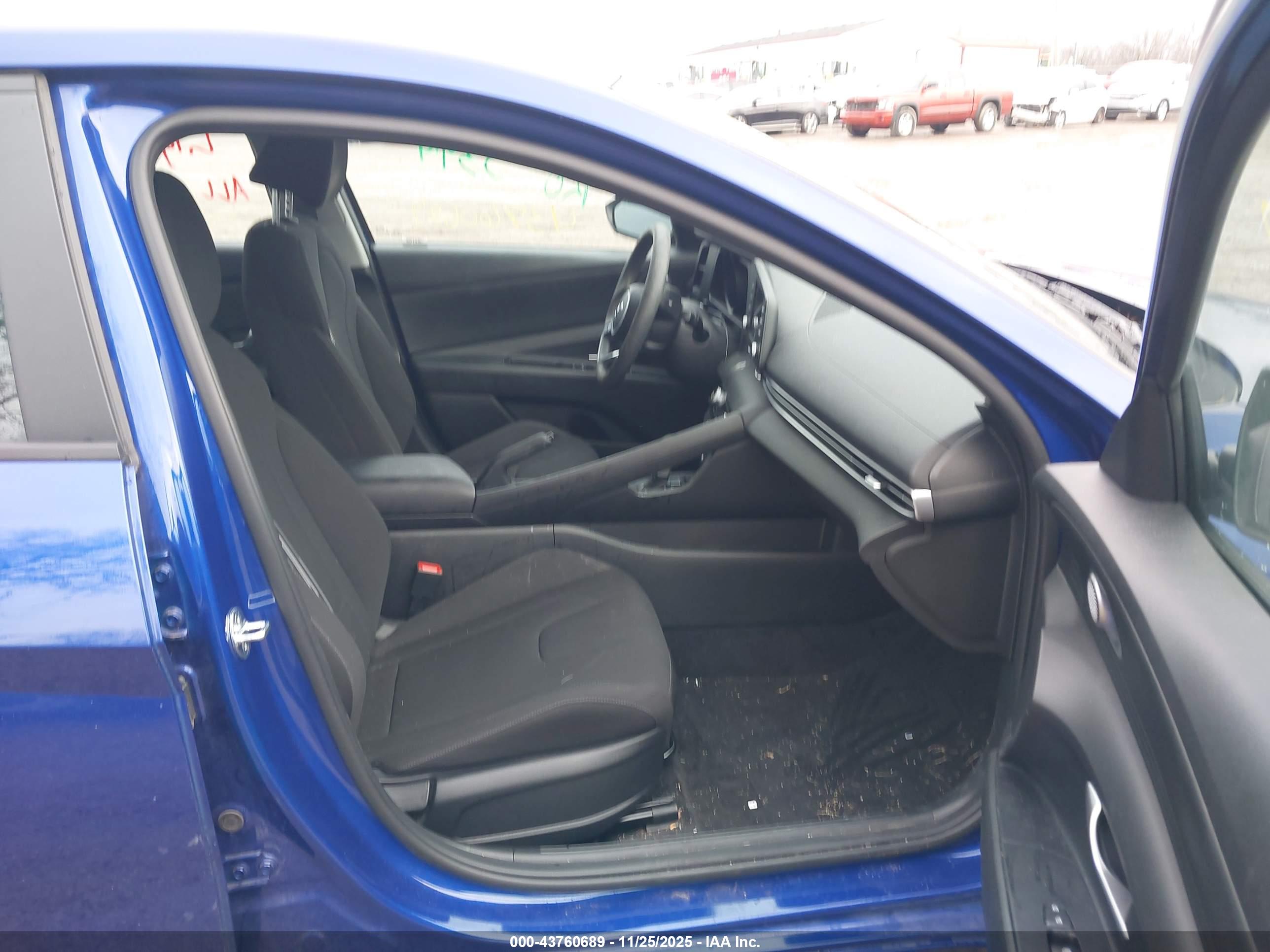 HYUNDAI ELANTRA image 5
