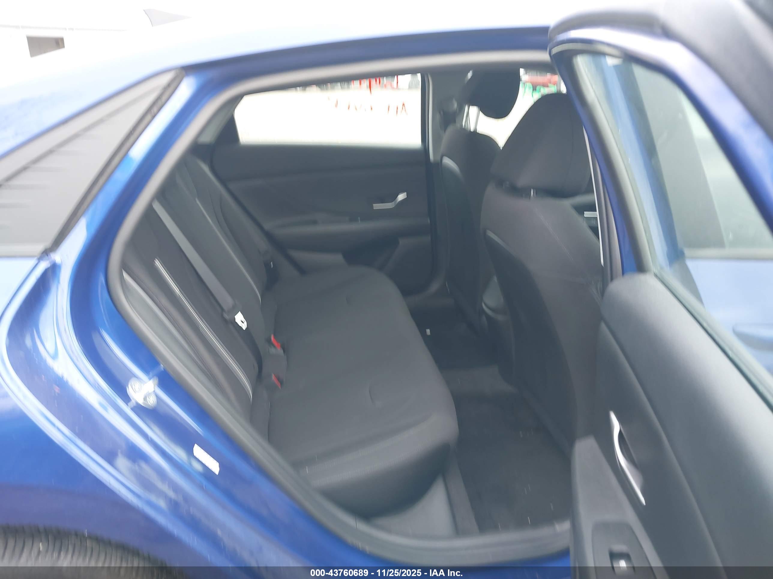 HYUNDAI ELANTRA image 8