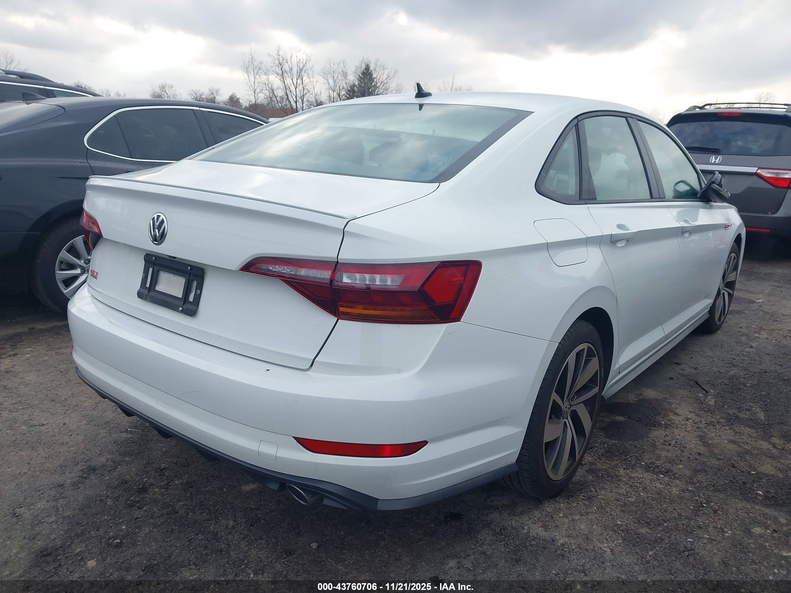 VOLKSWAGEN JETTA image 4