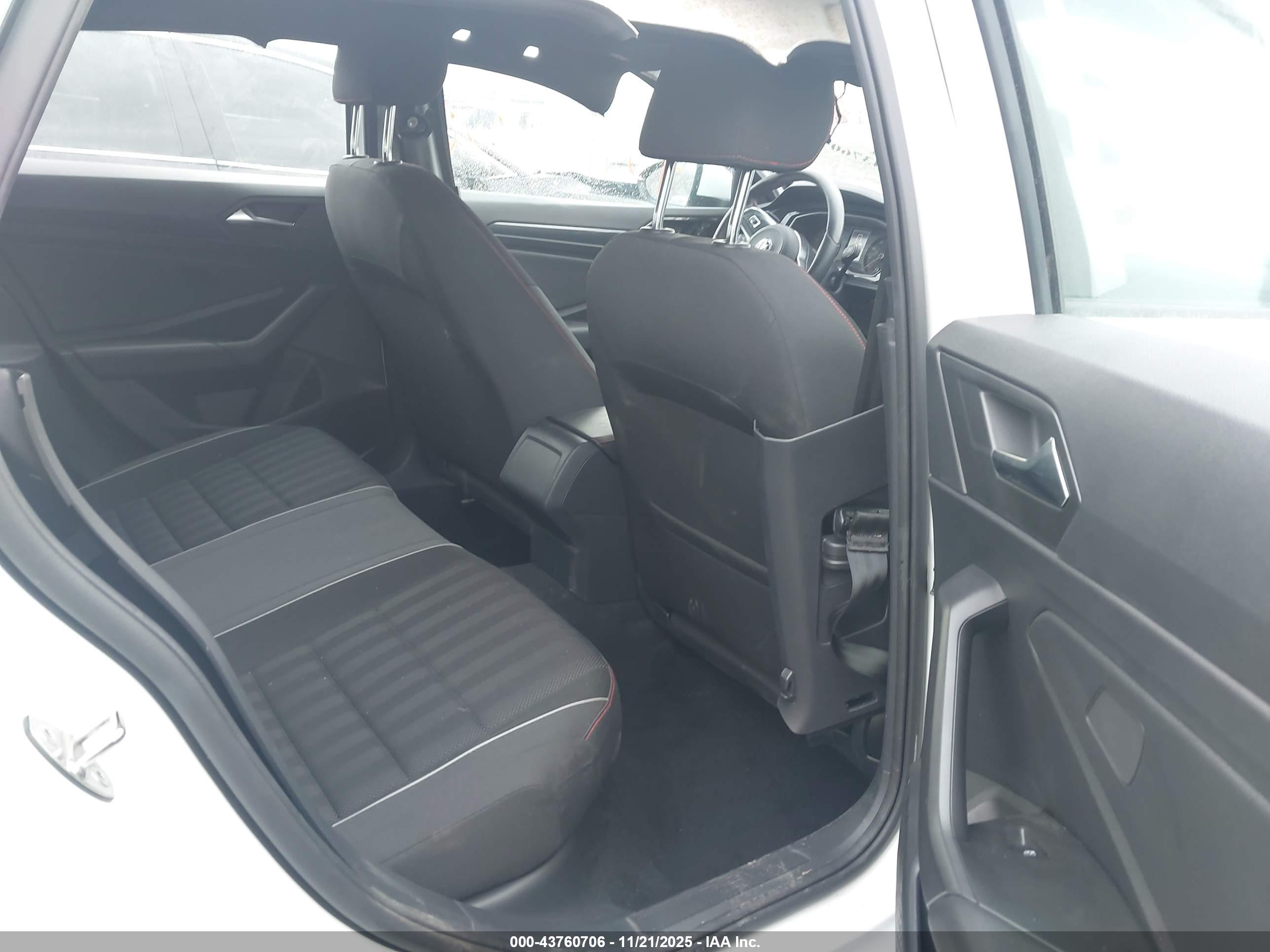 VOLKSWAGEN JETTA image 8