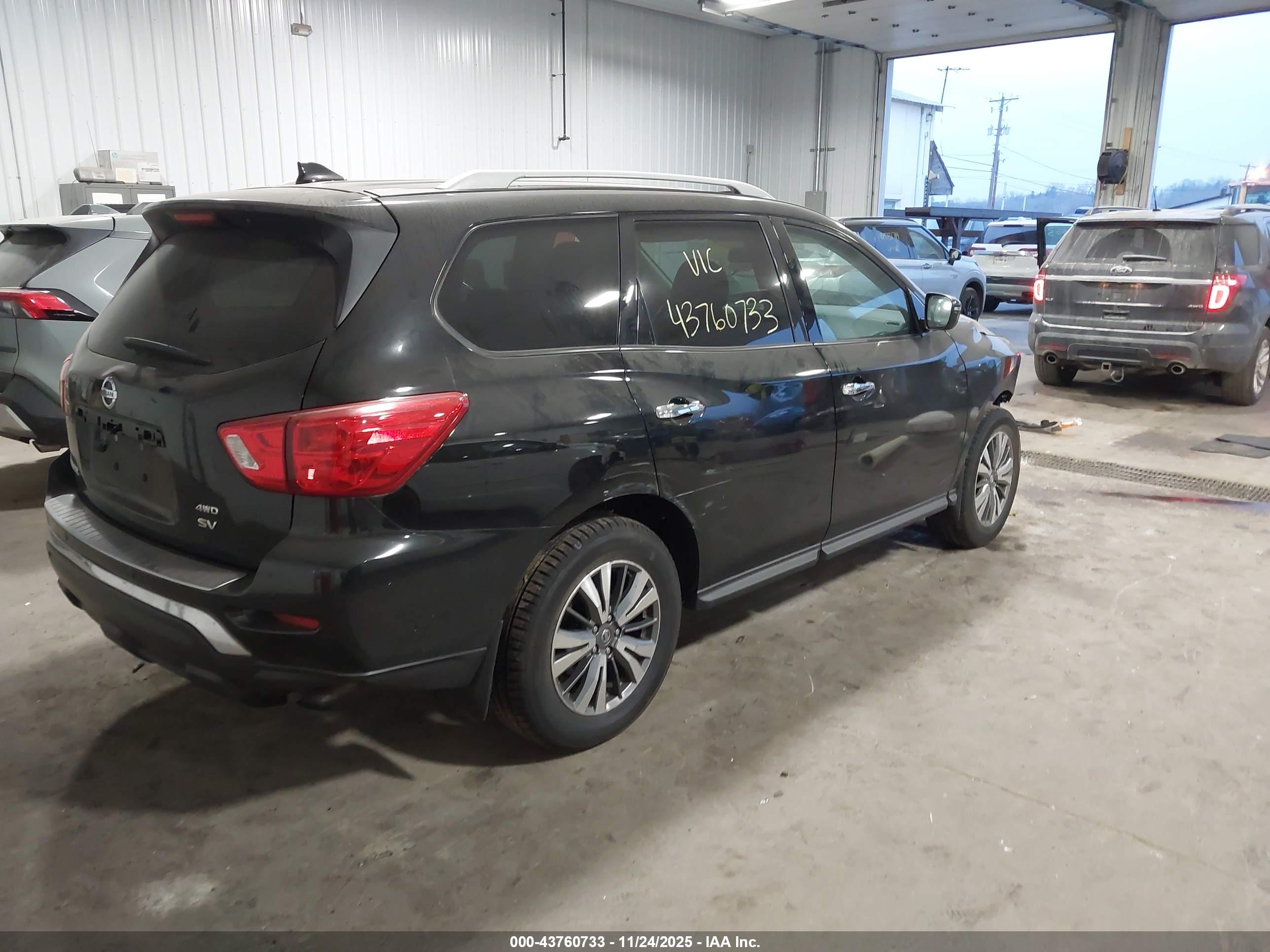 NISSAN PATHFINDER image 4