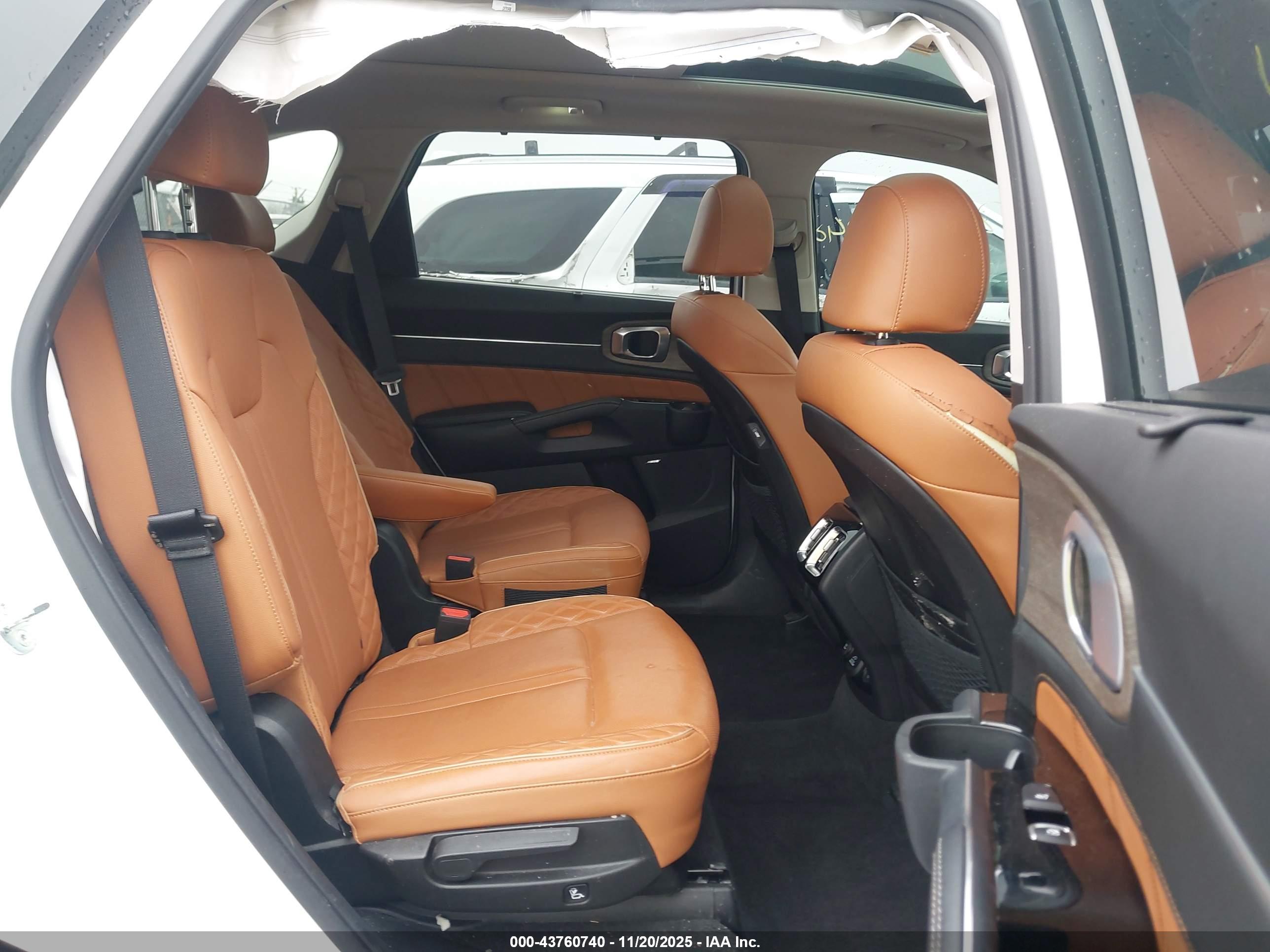 KIA SORENTO image 8