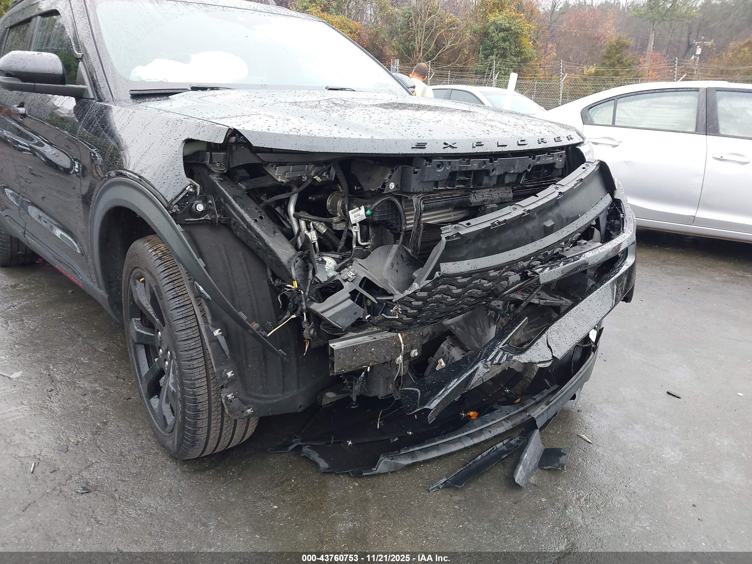 FORD EXPLORER image 6