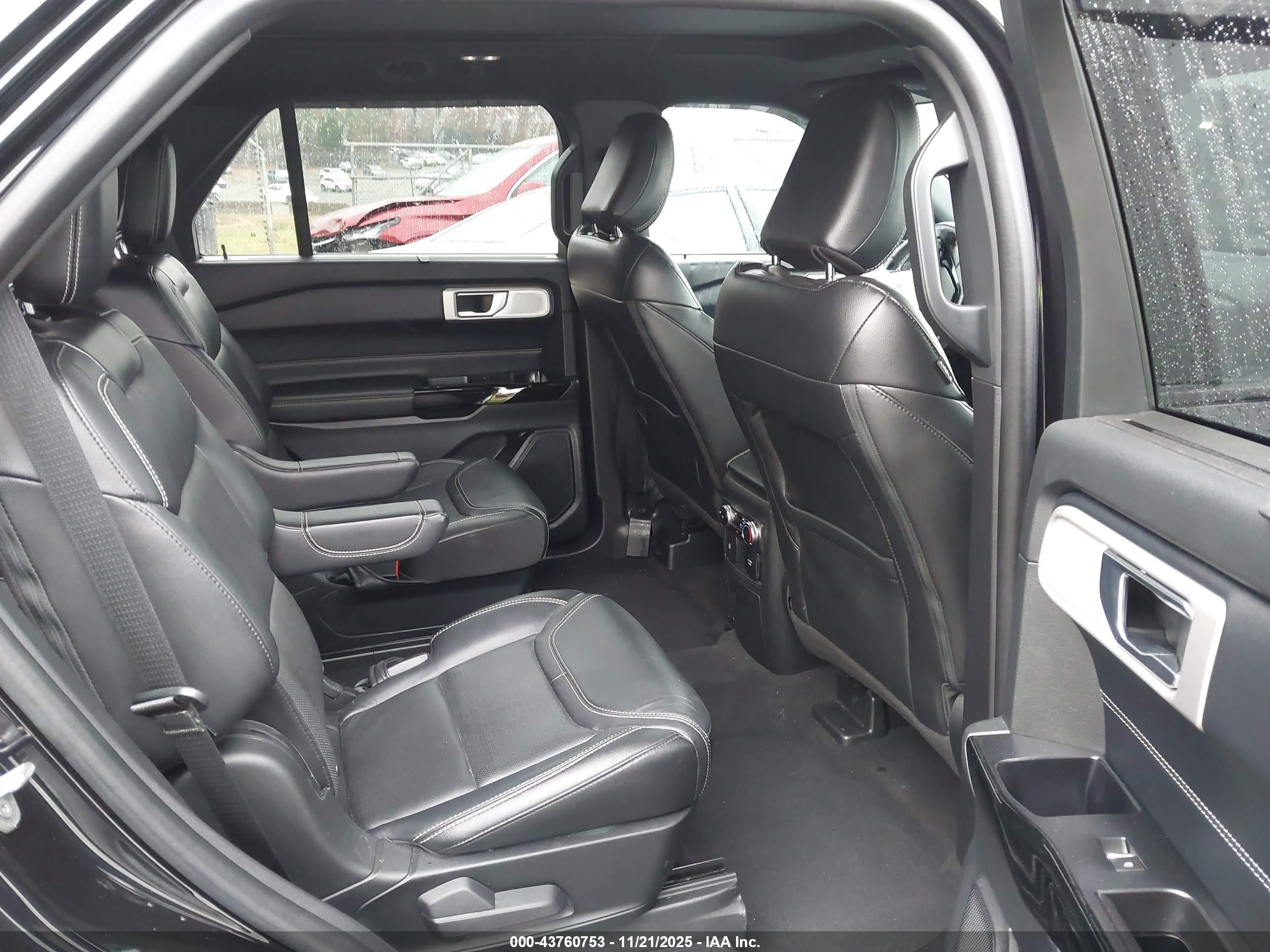 FORD EXPLORER image 8