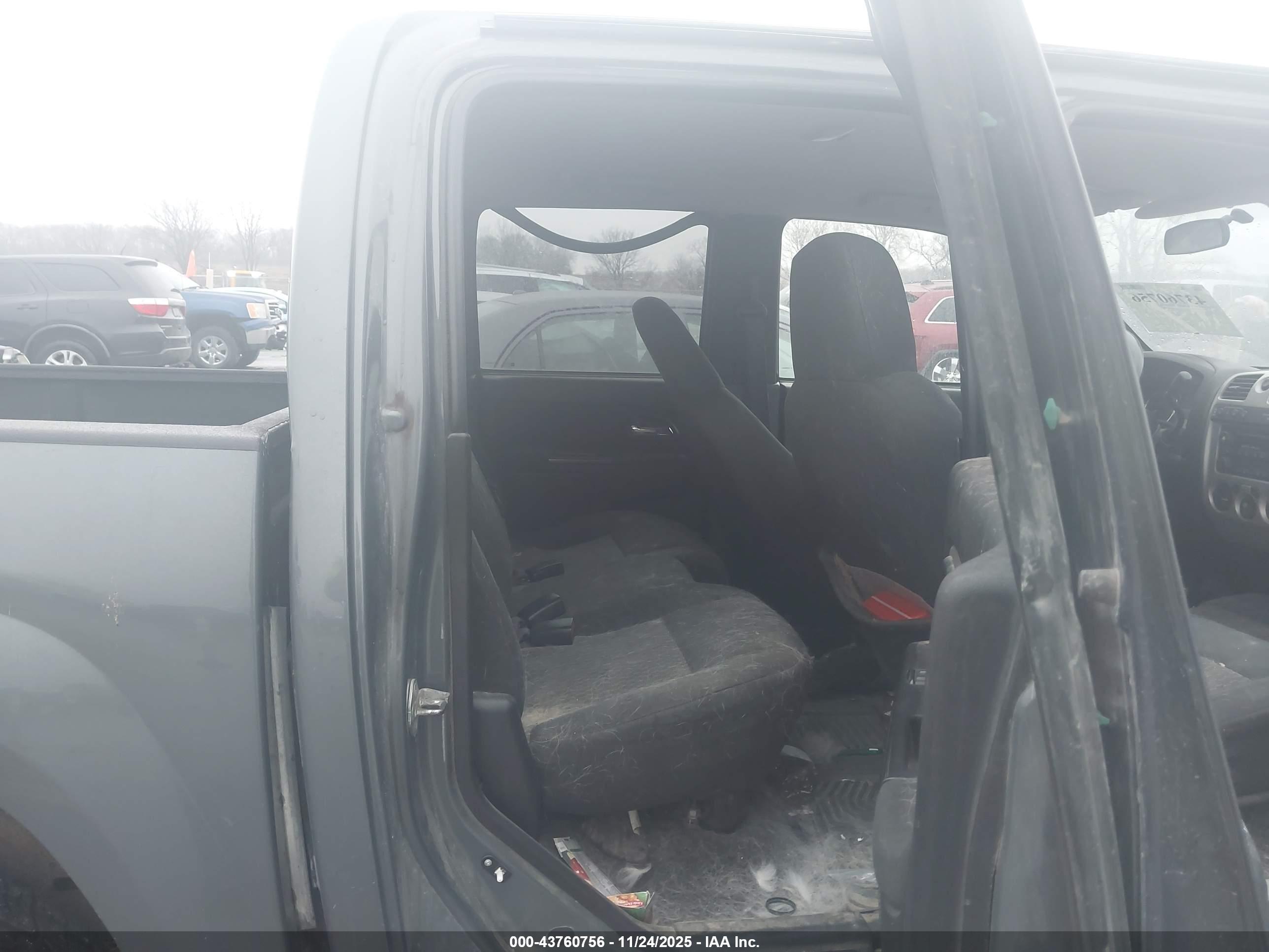CHEVROLET COLORADO image 8