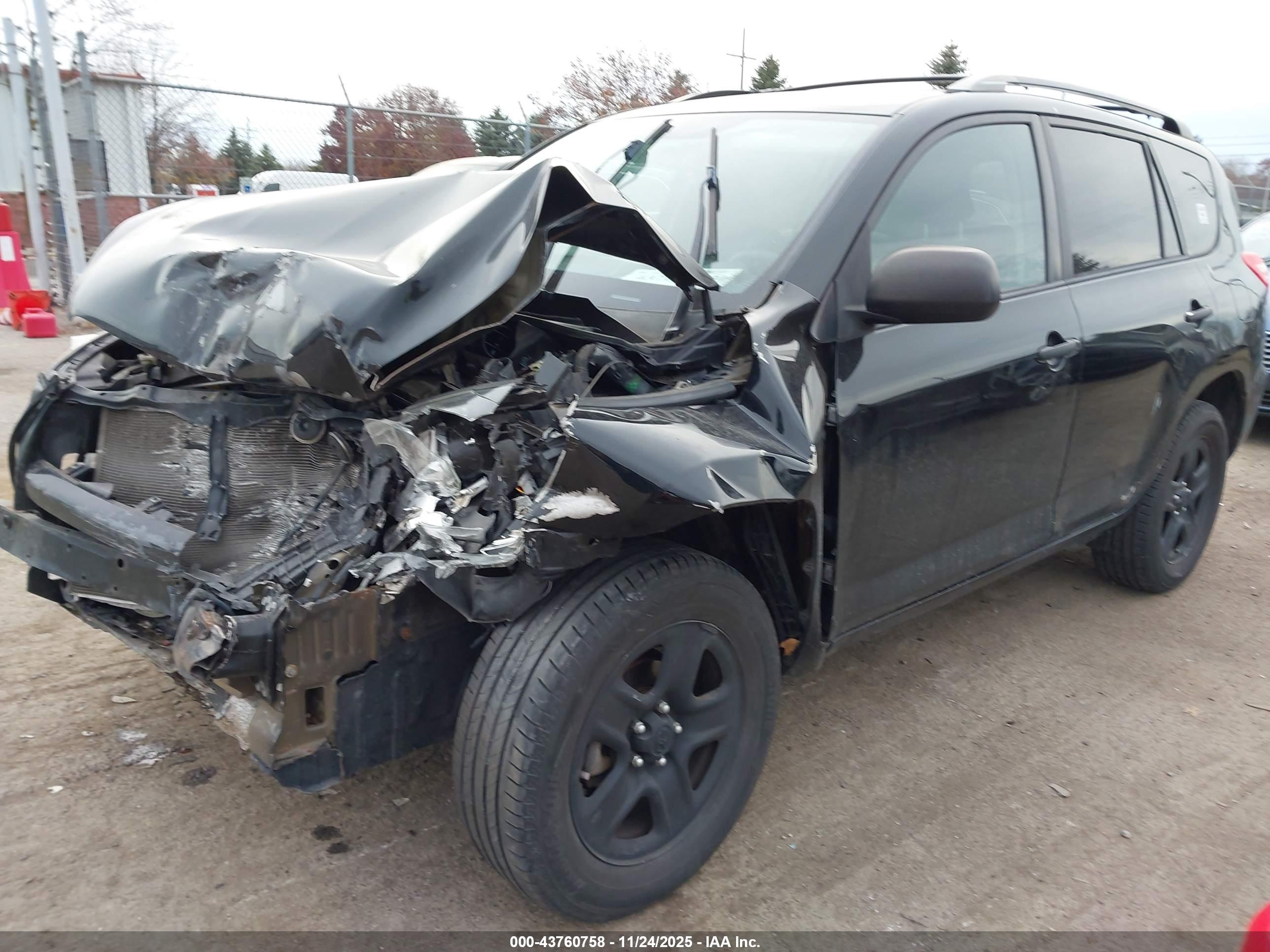TOYOTA RAV4 image 2