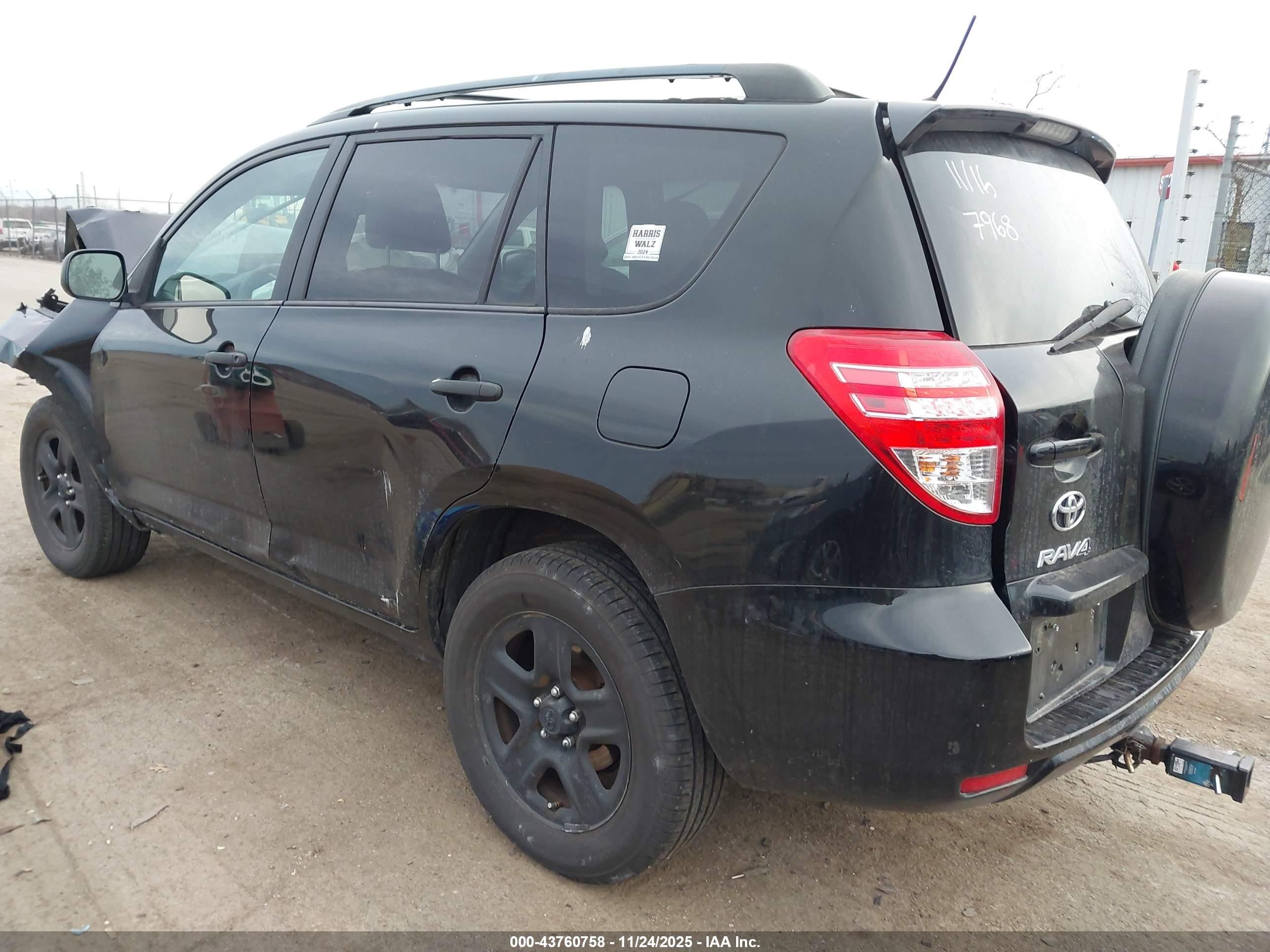 TOYOTA RAV4 image 3