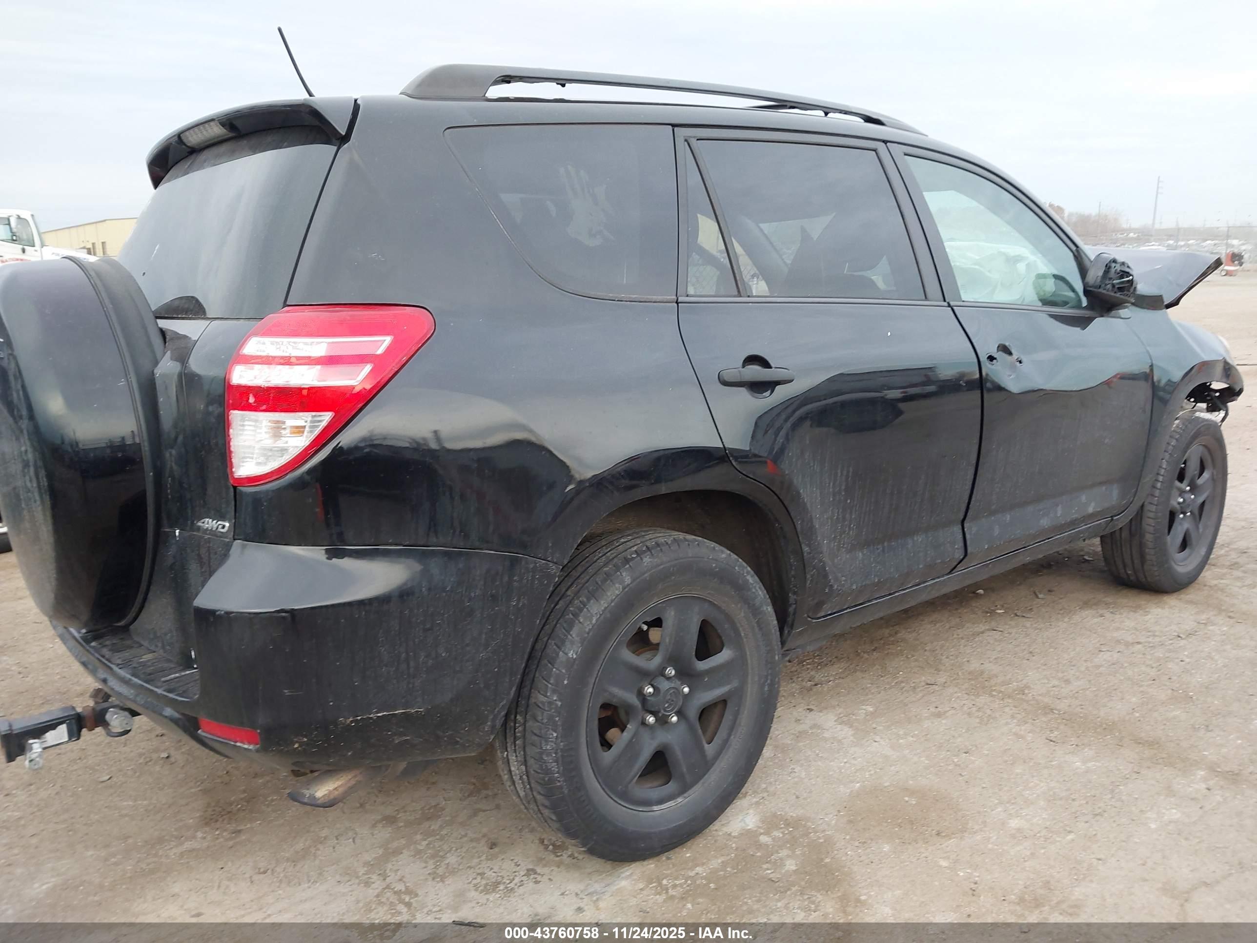 TOYOTA RAV4 image 4