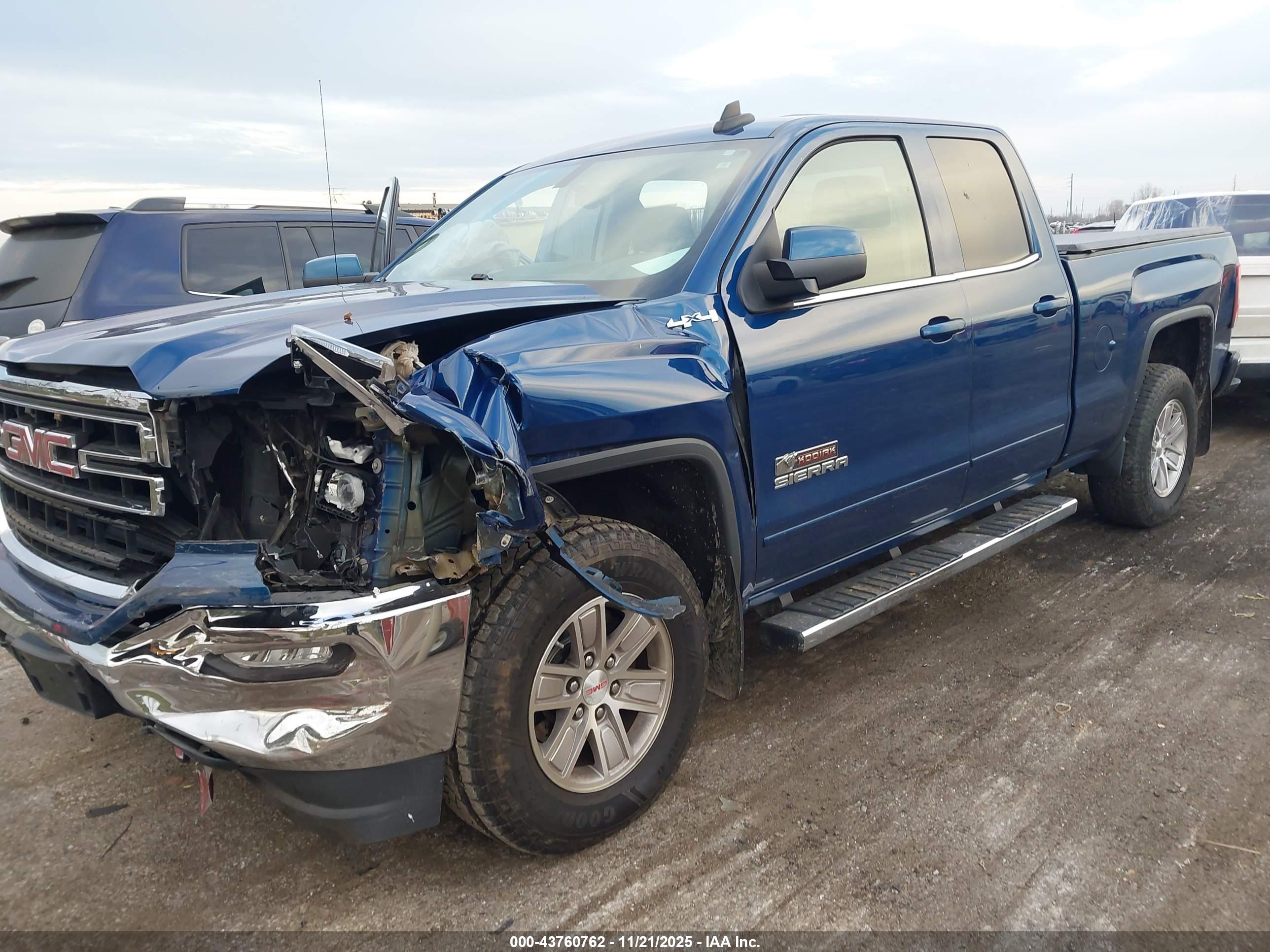 GMC SIERRA image 2