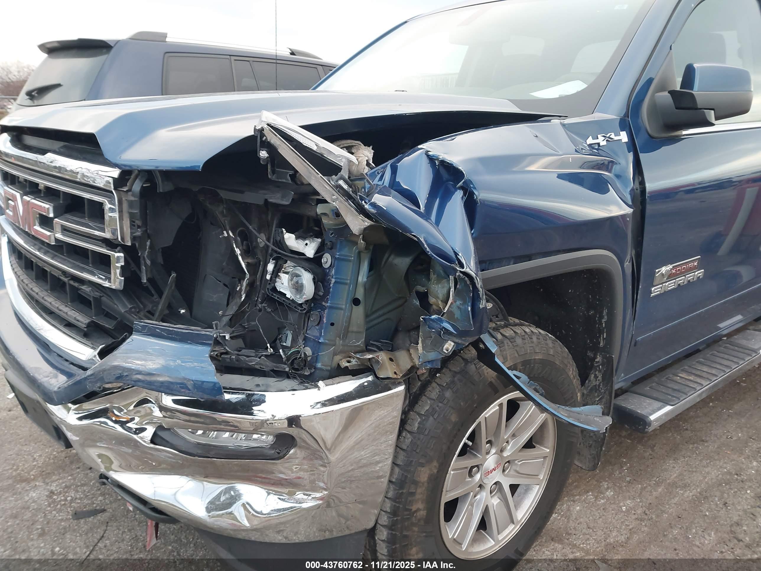 GMC SIERRA image 6