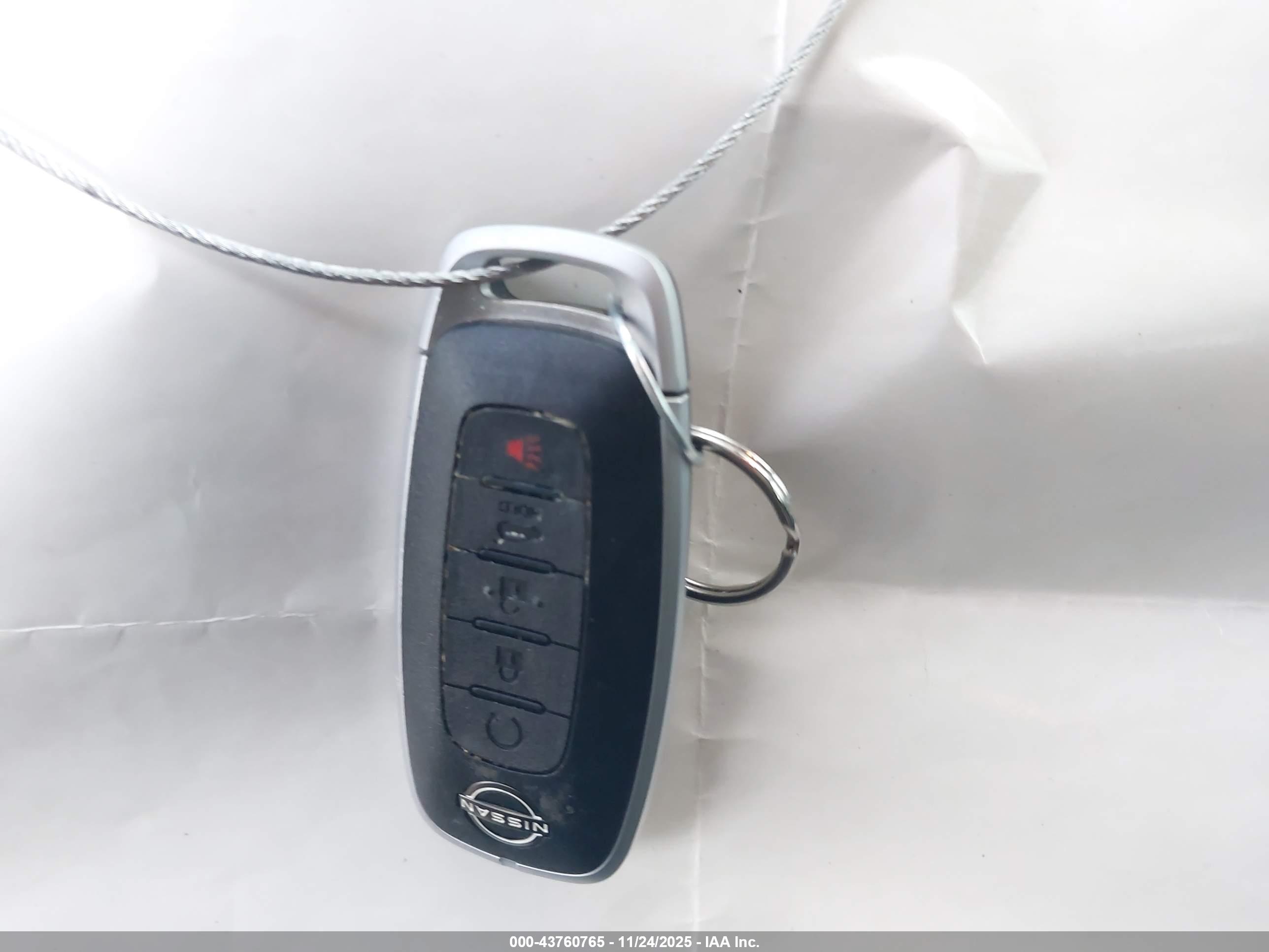NISSAN ROGUE image 11