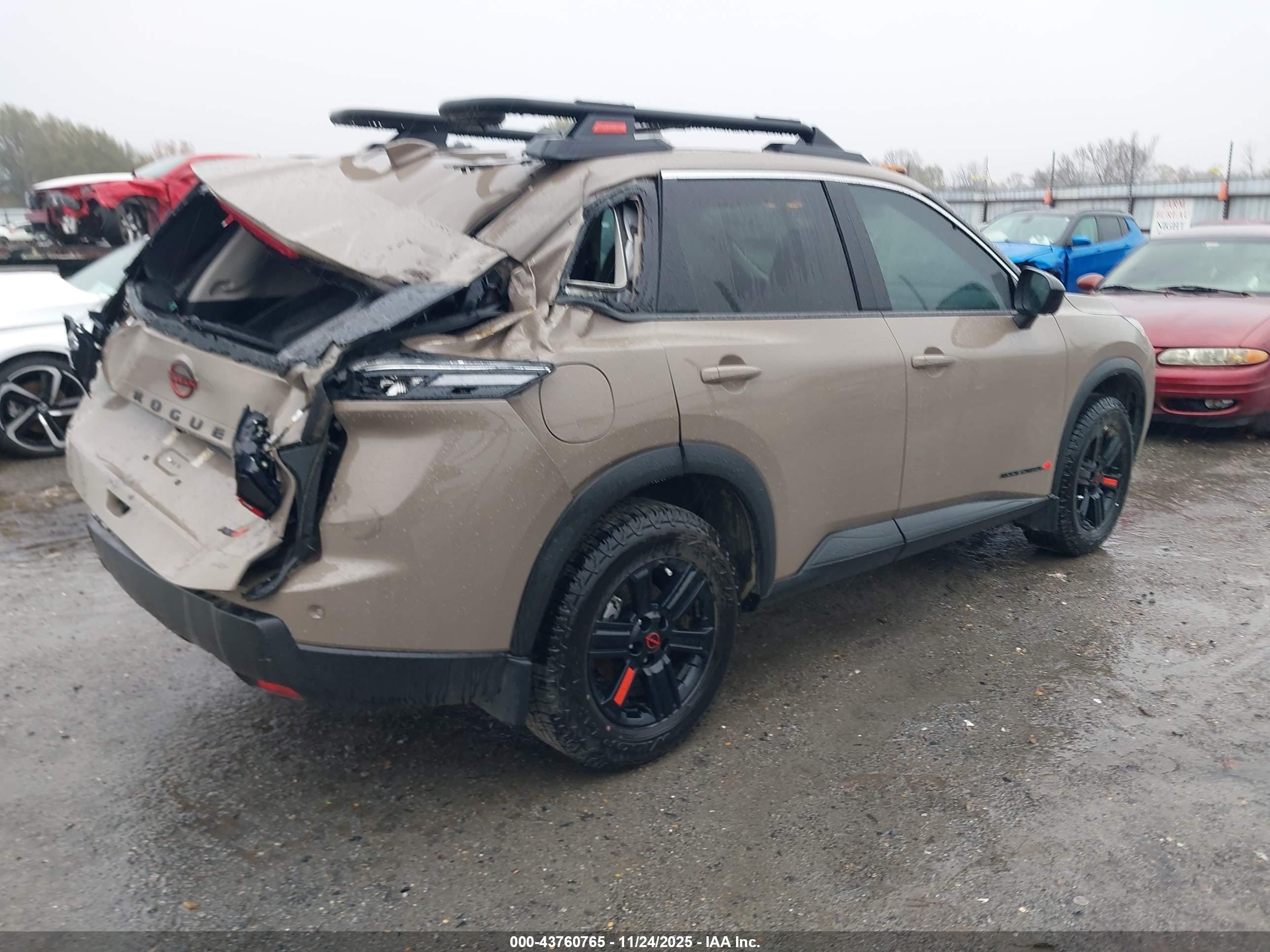 NISSAN ROGUE image 4