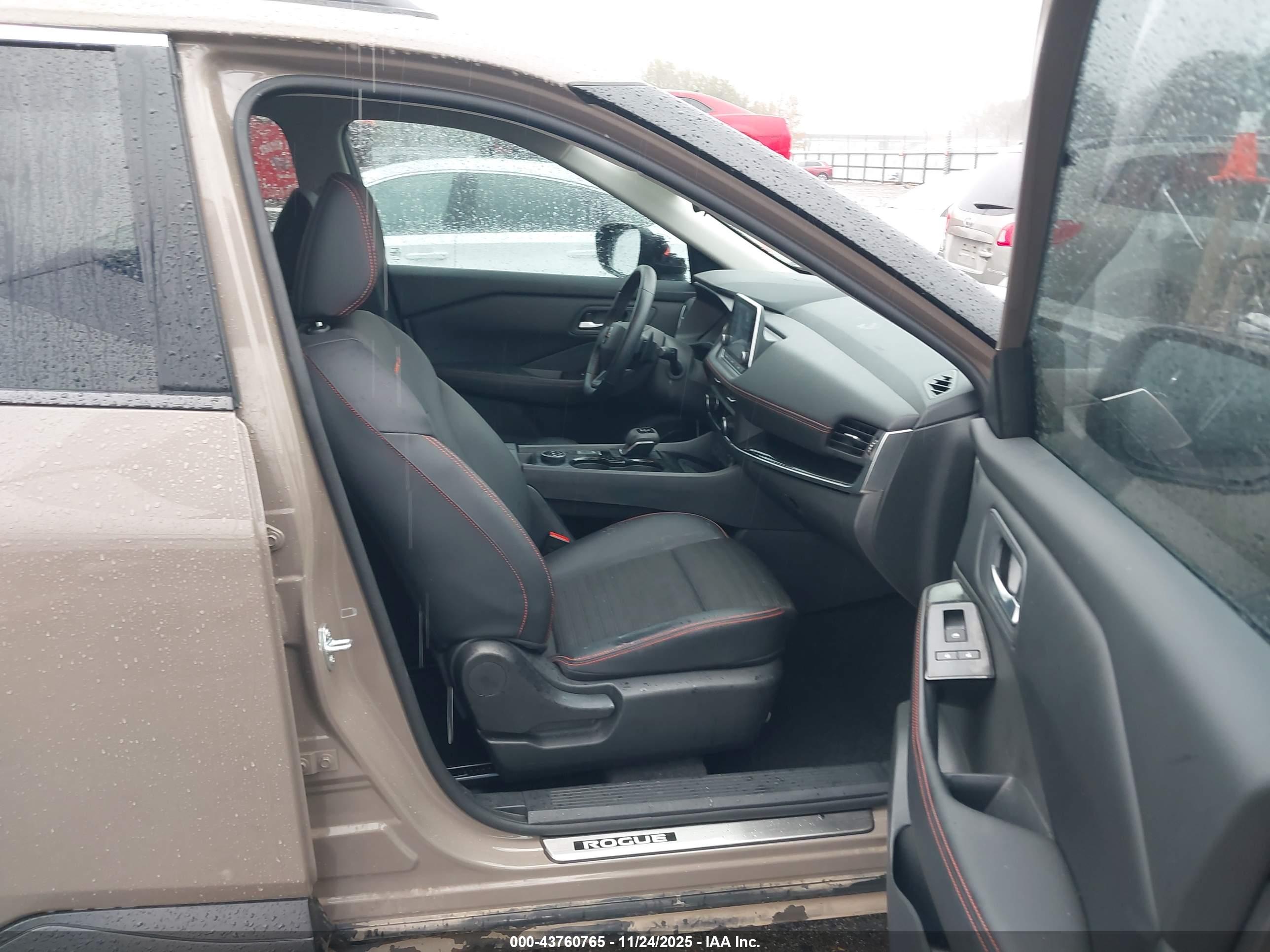 NISSAN ROGUE image 5