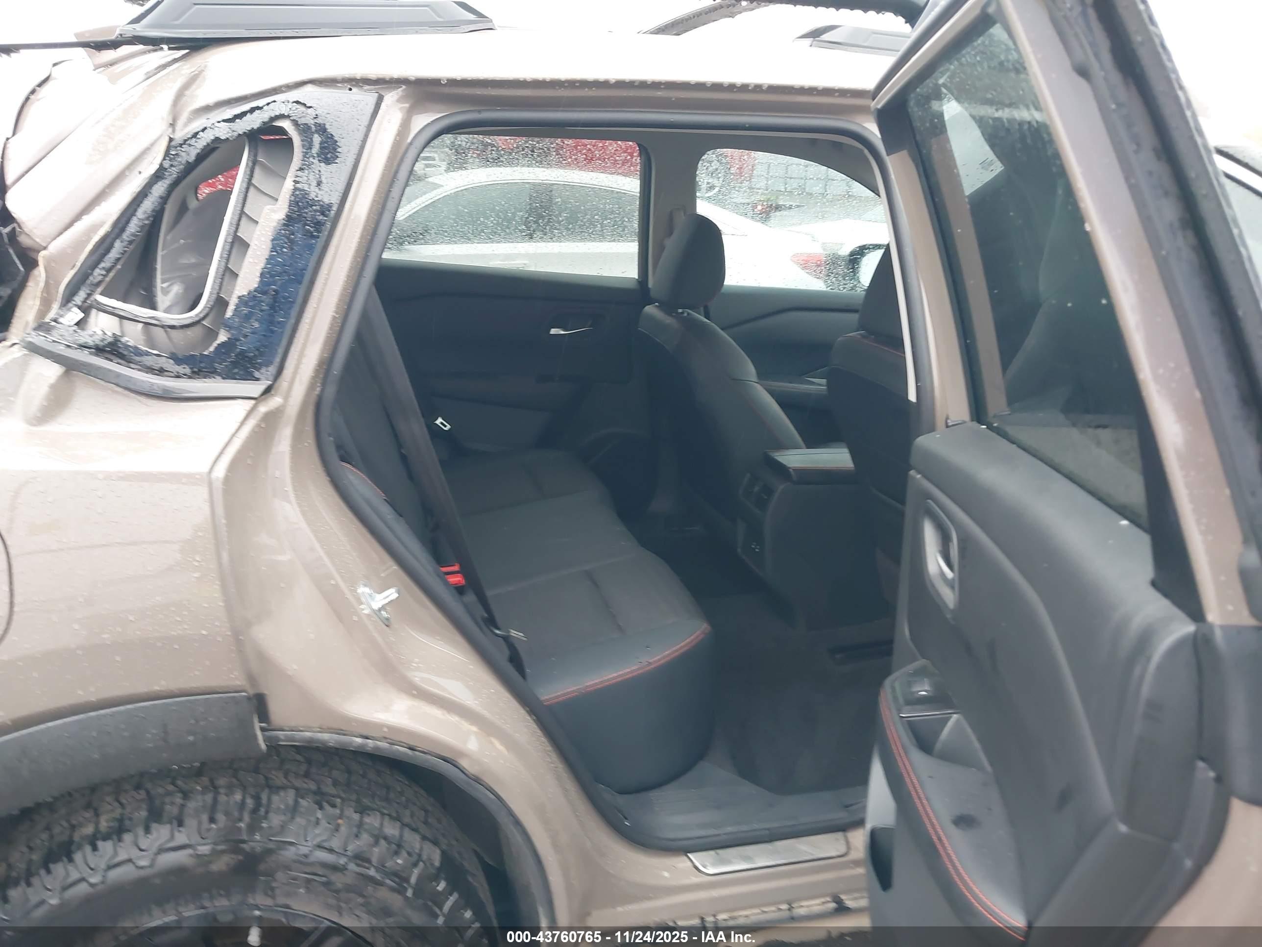 NISSAN ROGUE image 8
