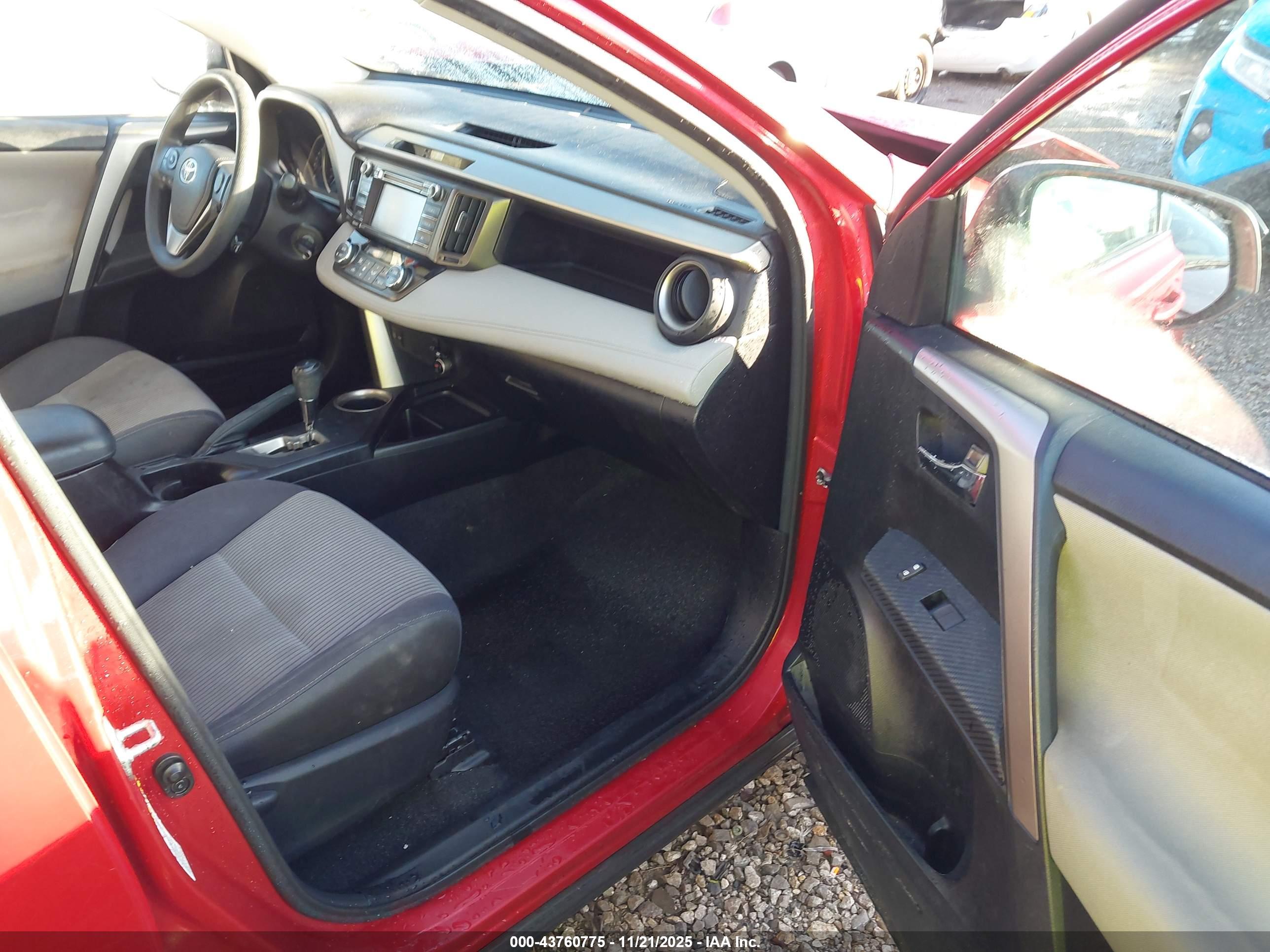 TOYOTA RAV4 image 5
