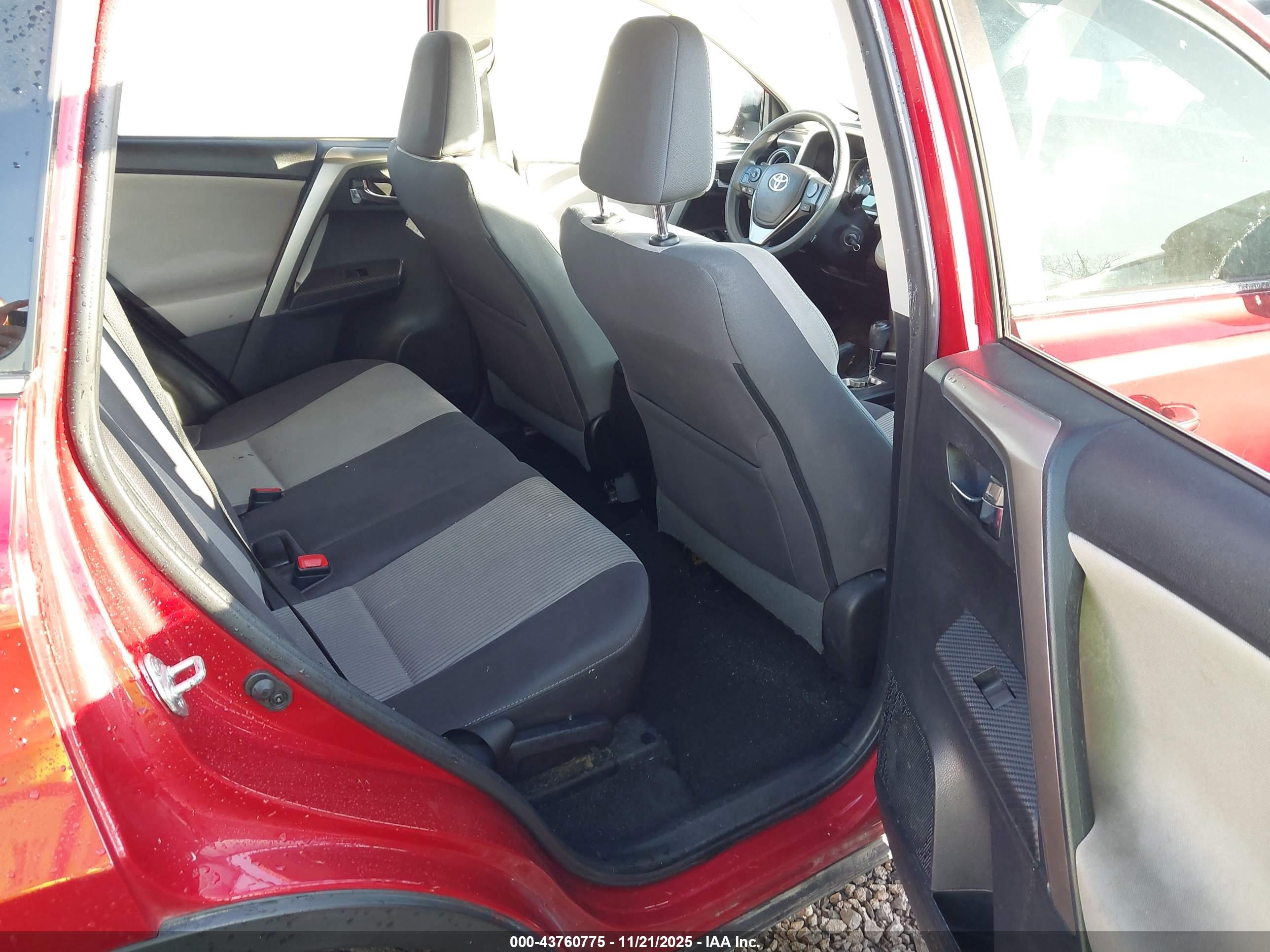 TOYOTA RAV4 image 8