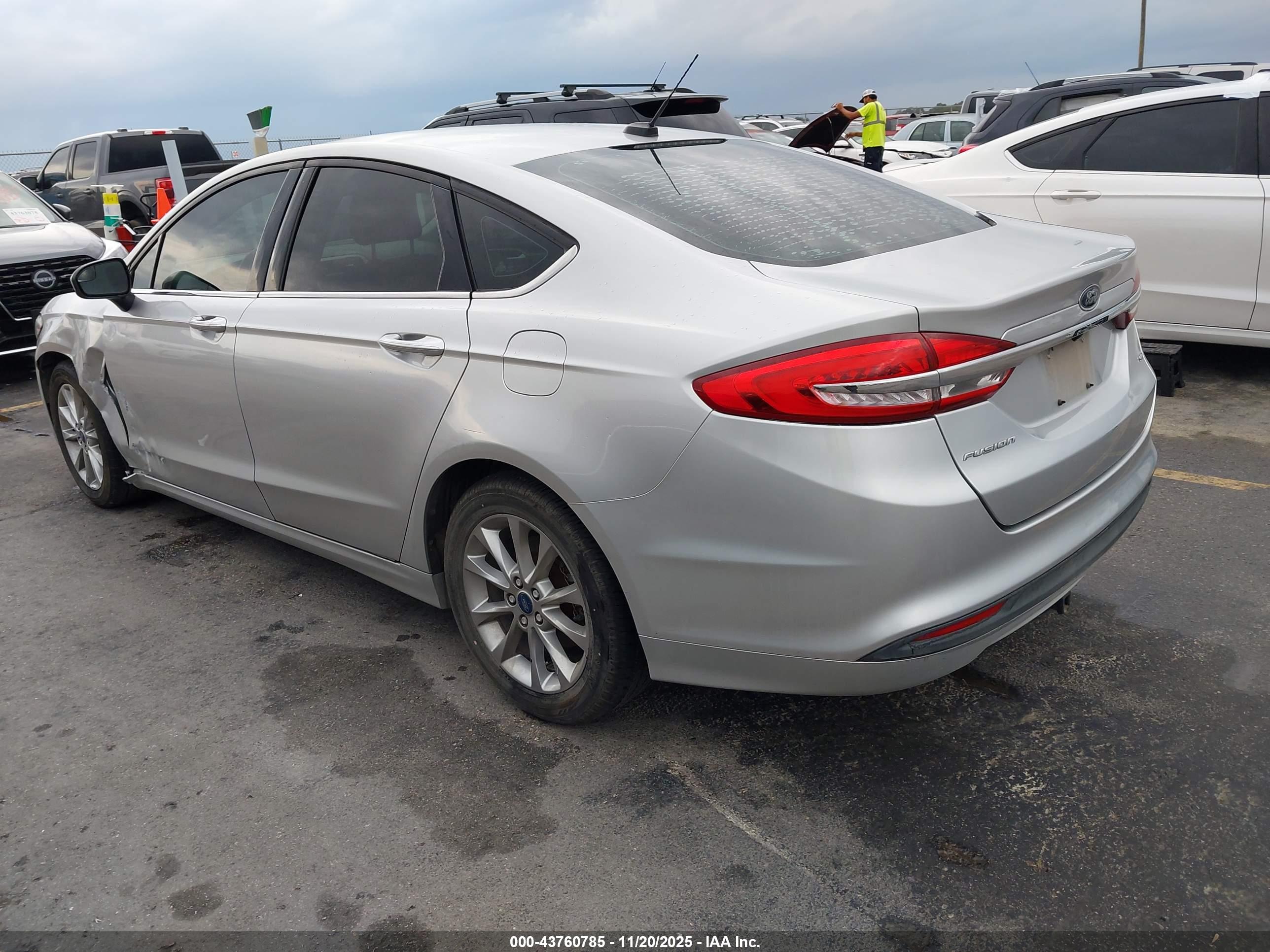 FORD FUSION image 3