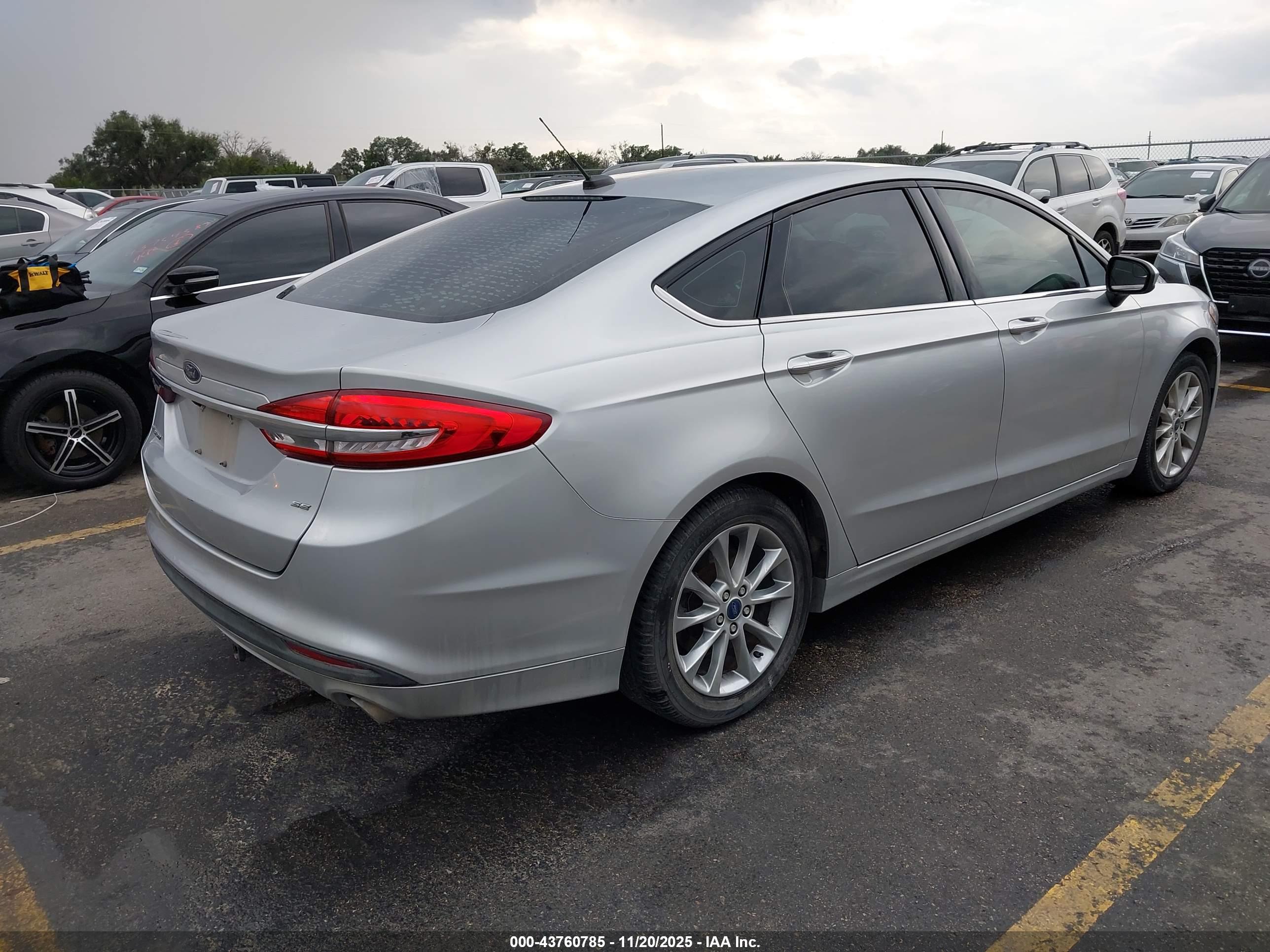 FORD FUSION image 4