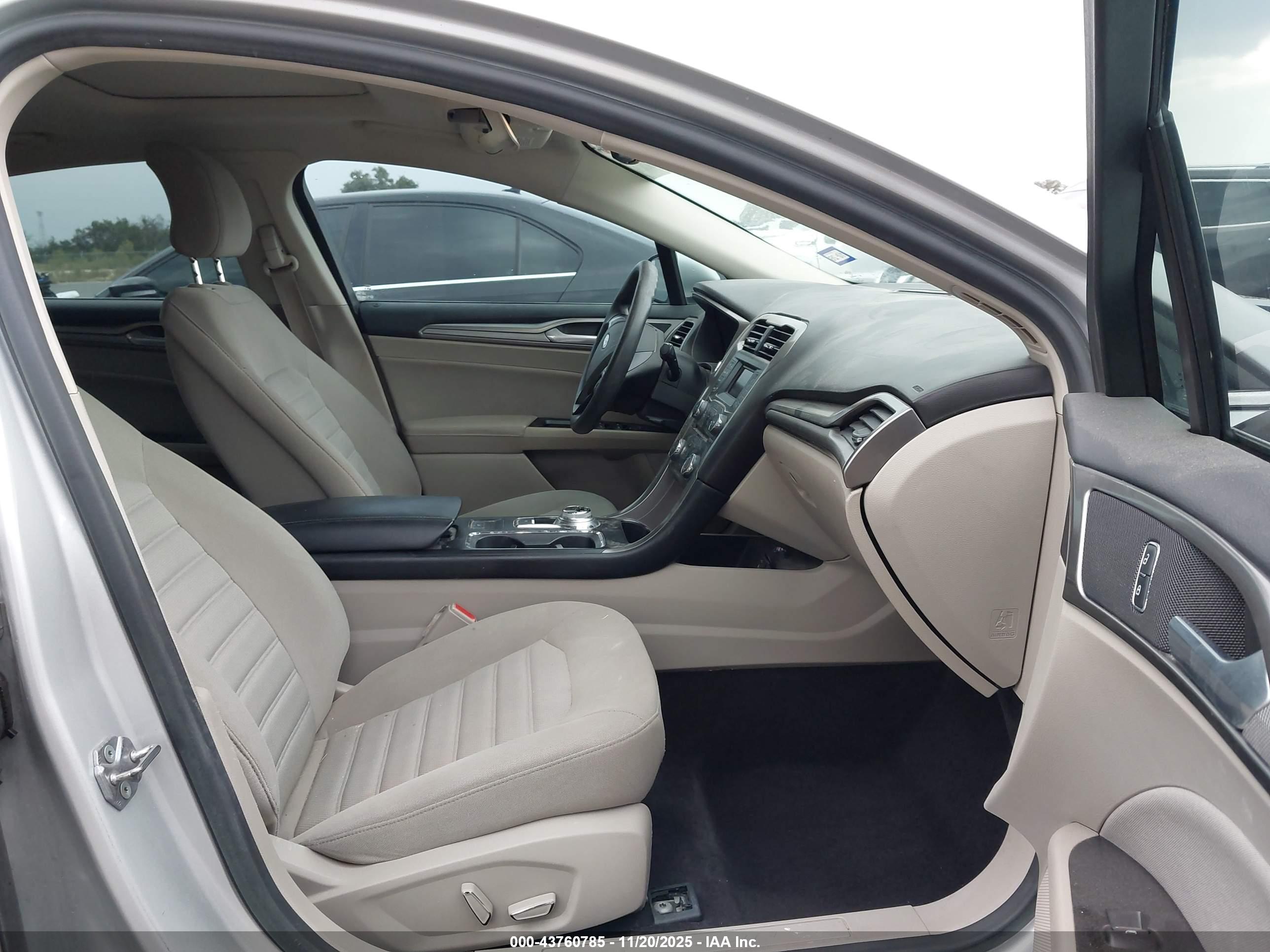 FORD FUSION image 5
