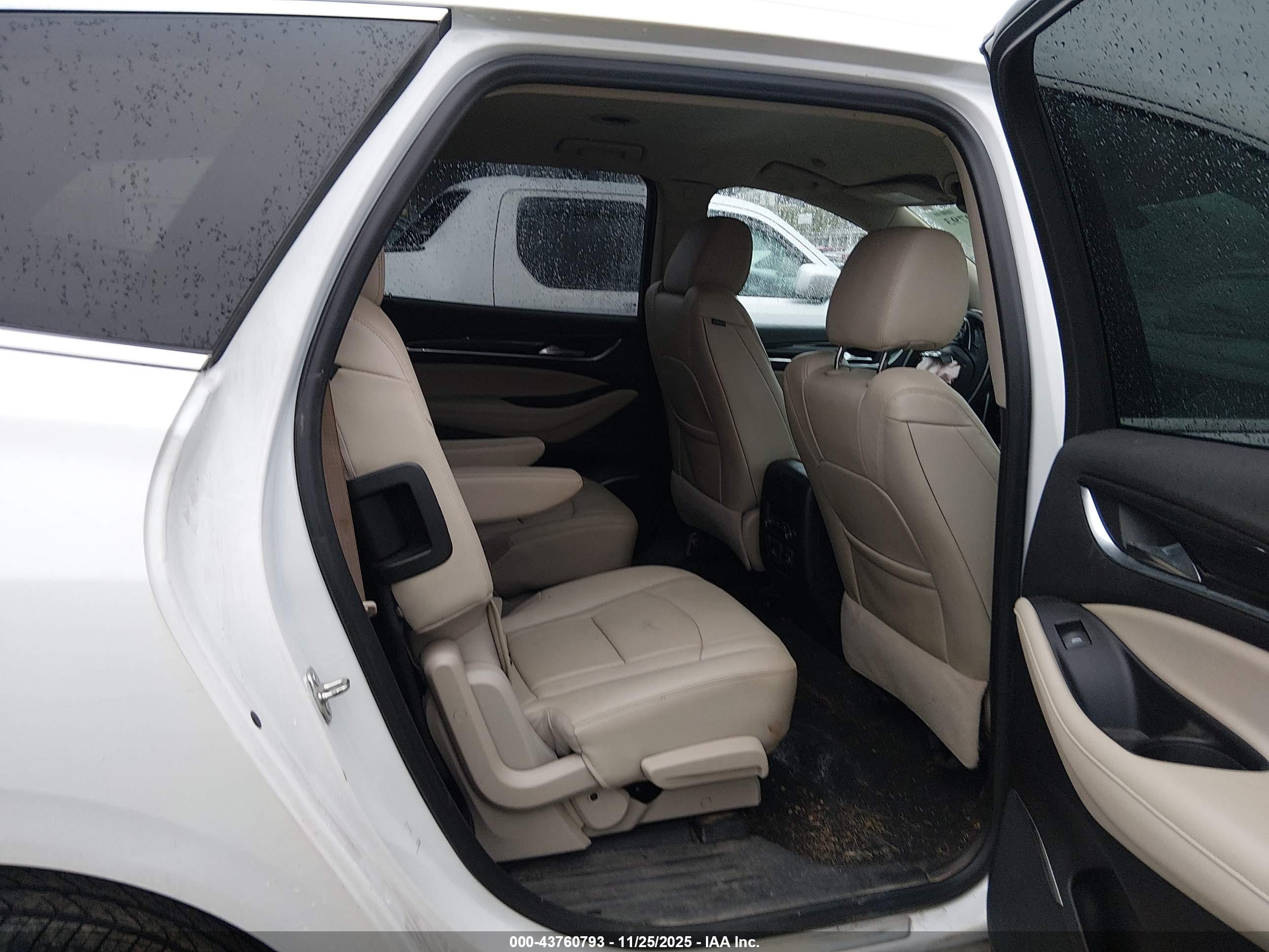 BUICK ENCLAVE image 8