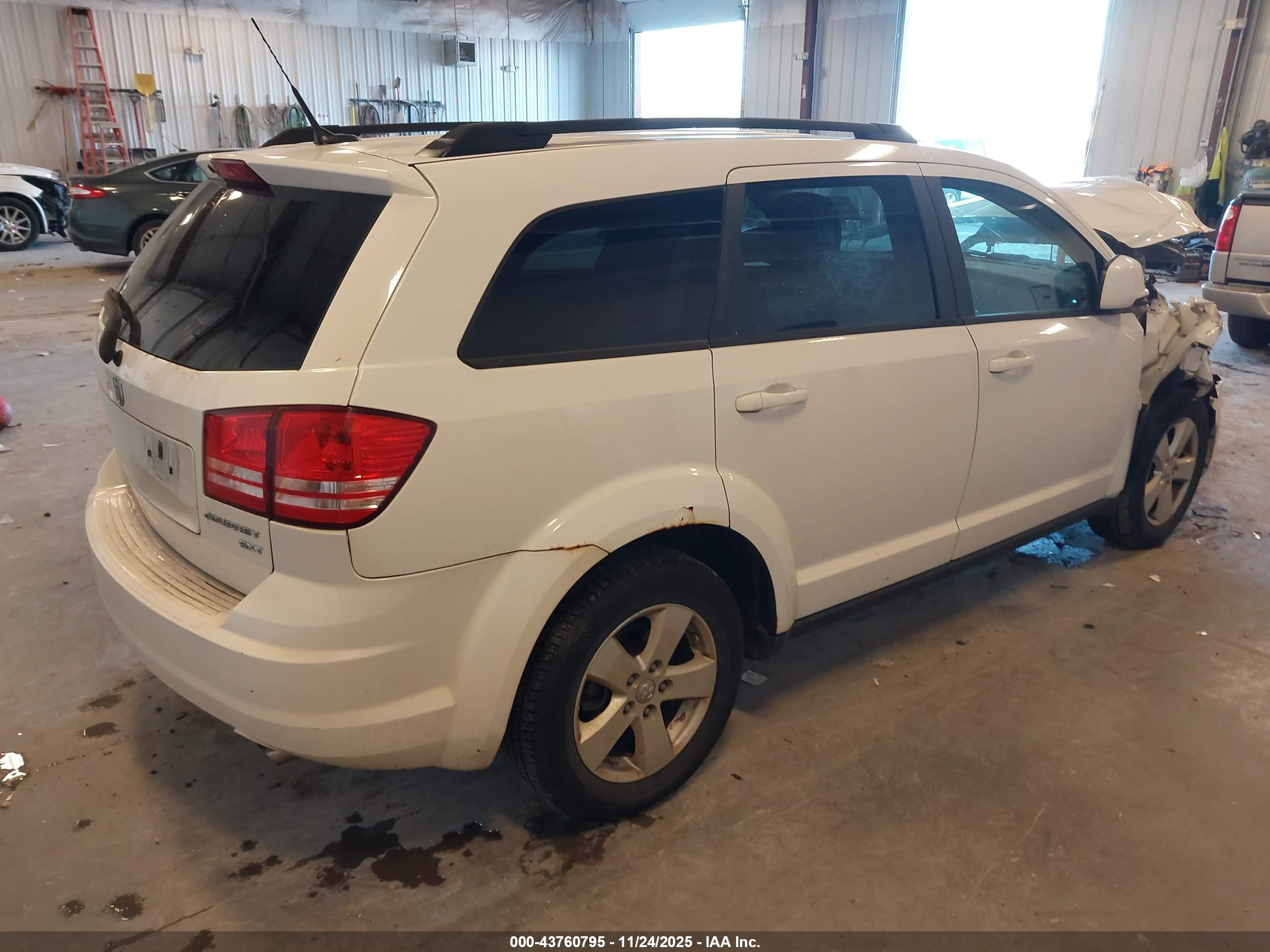 DODGE JOURNEY image 4