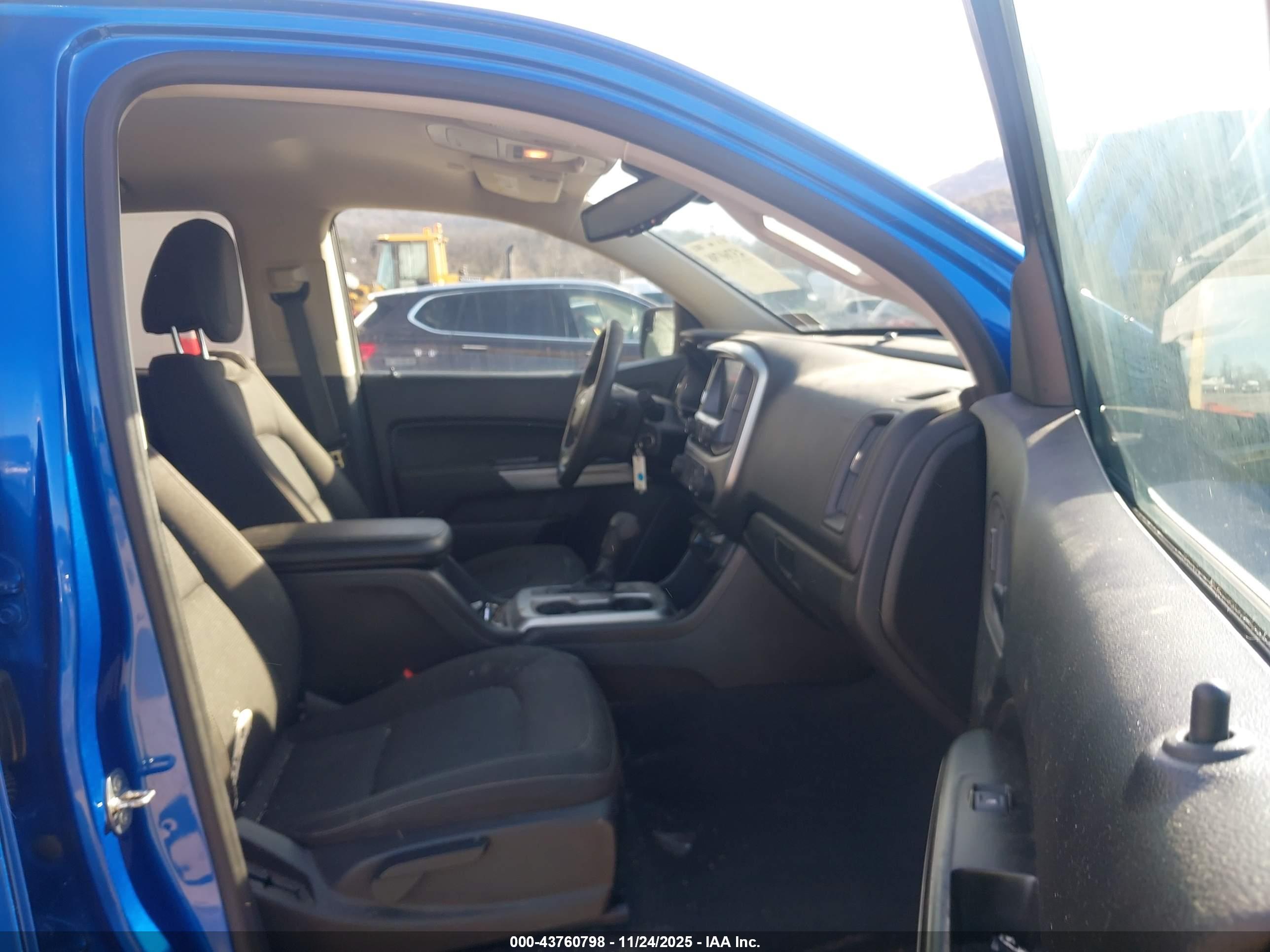 CHEVROLET COLORADO image 5