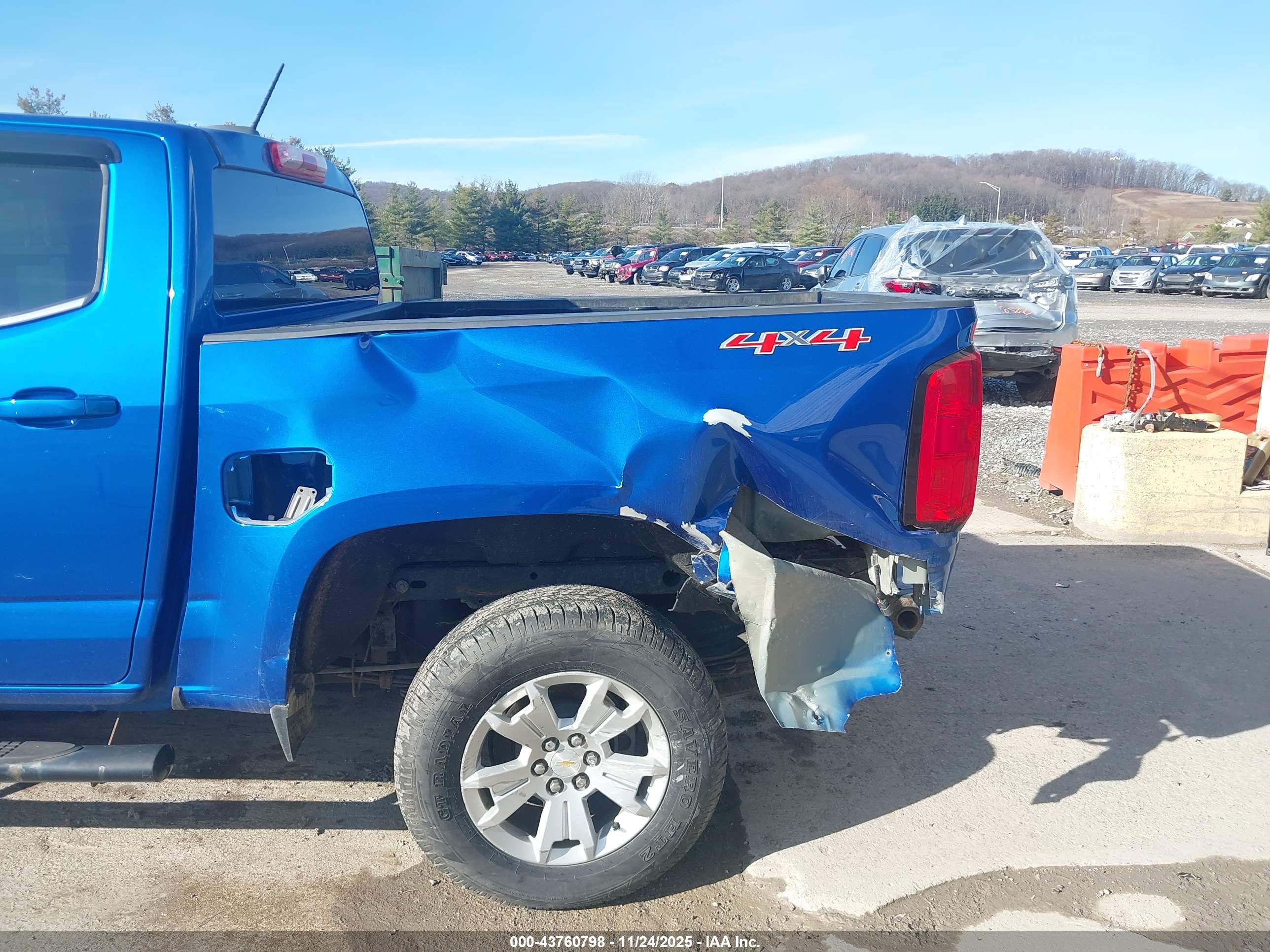 CHEVROLET COLORADO image 6