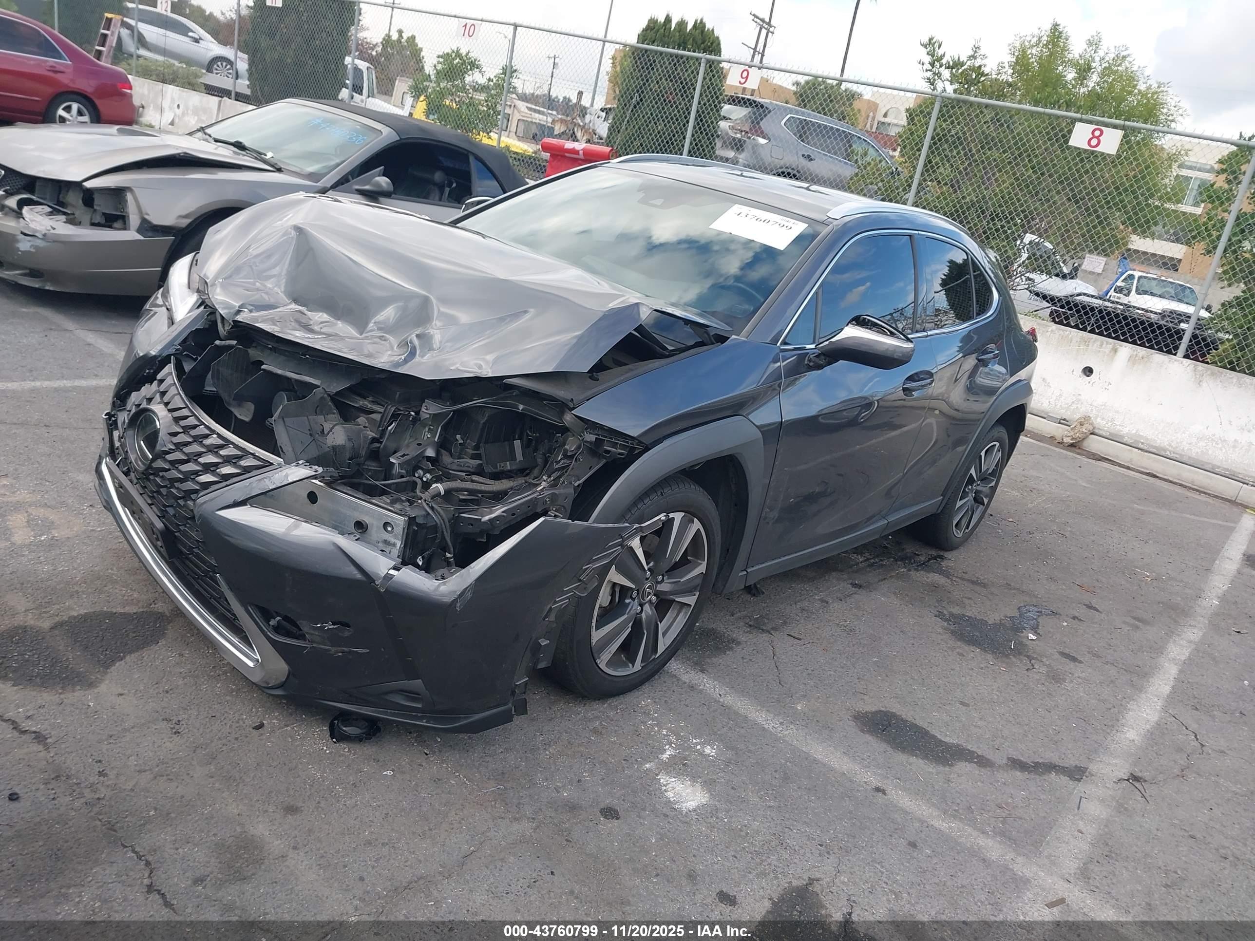 LEXUS UX image 2