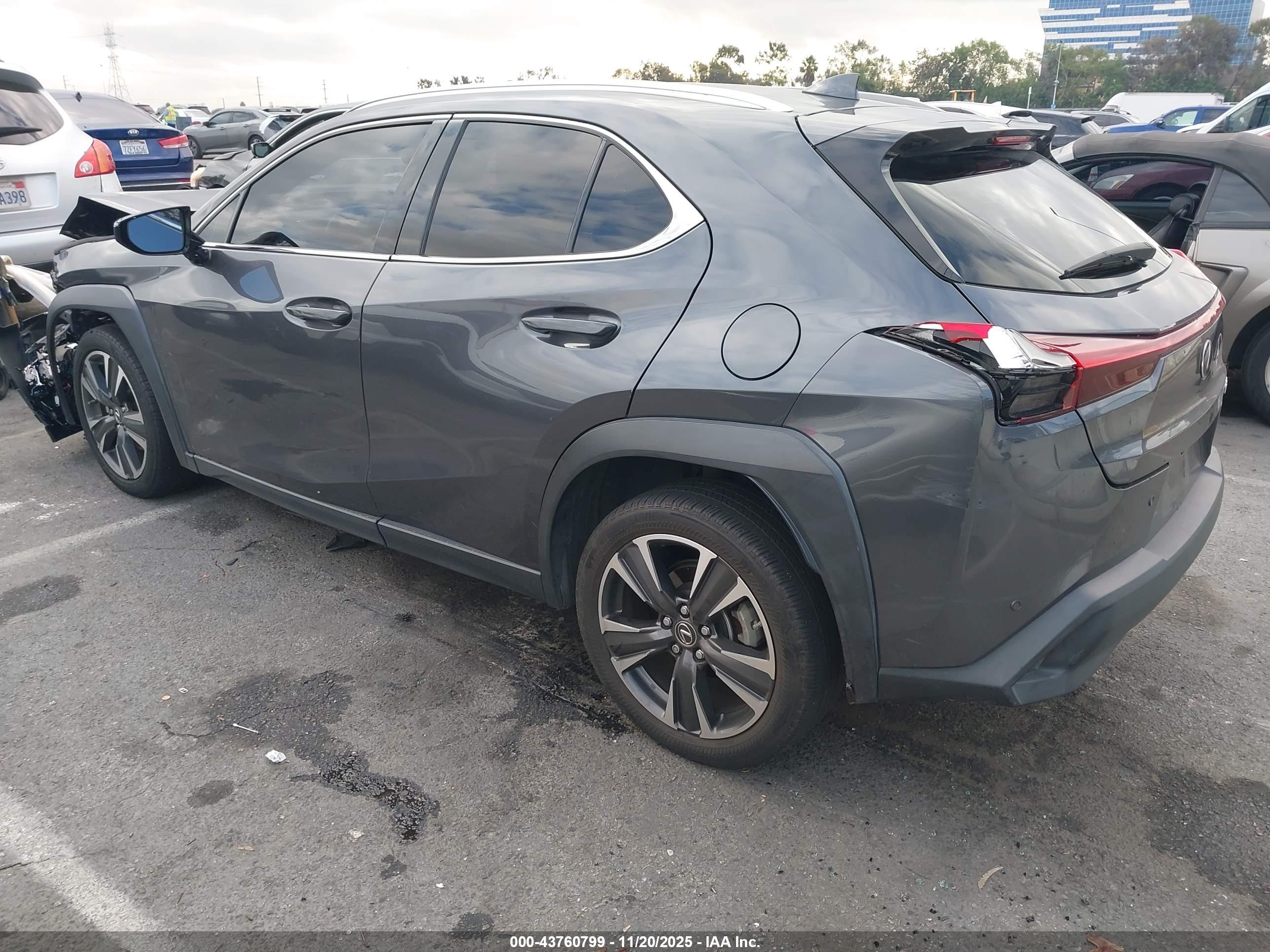 LEXUS UX image 3