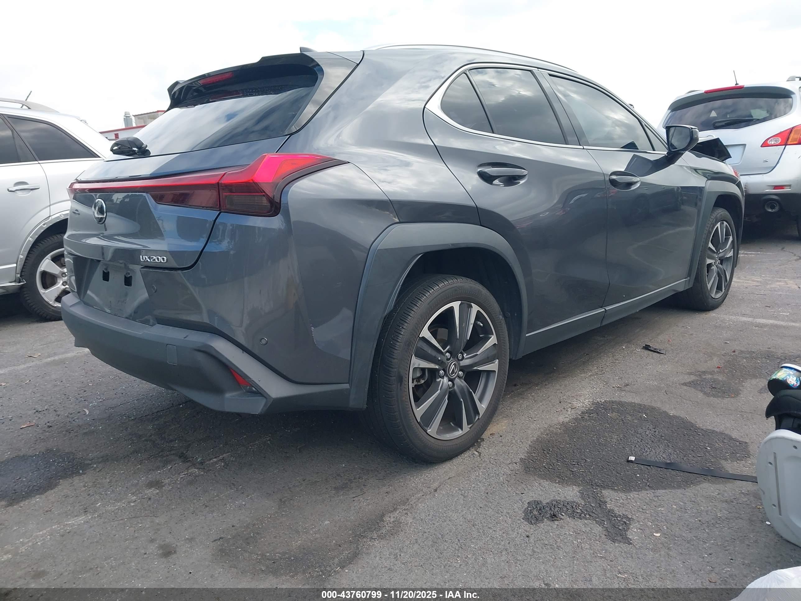 LEXUS UX image 4