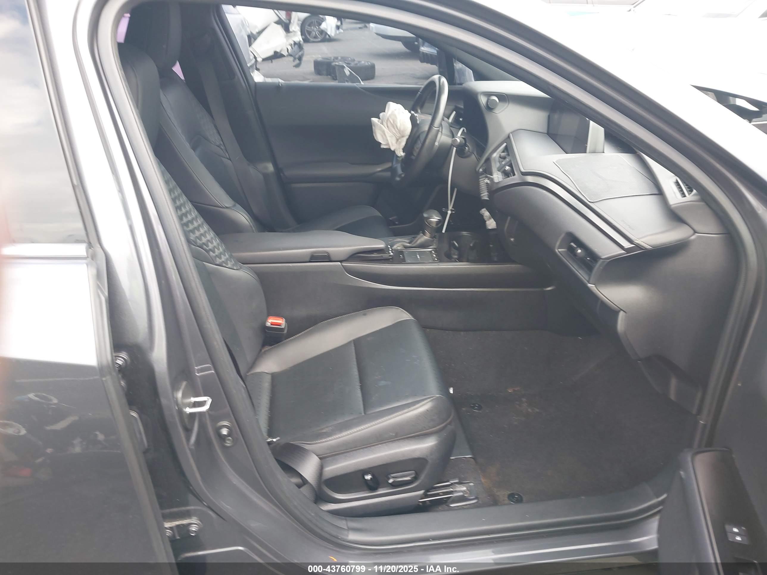 LEXUS UX image 5