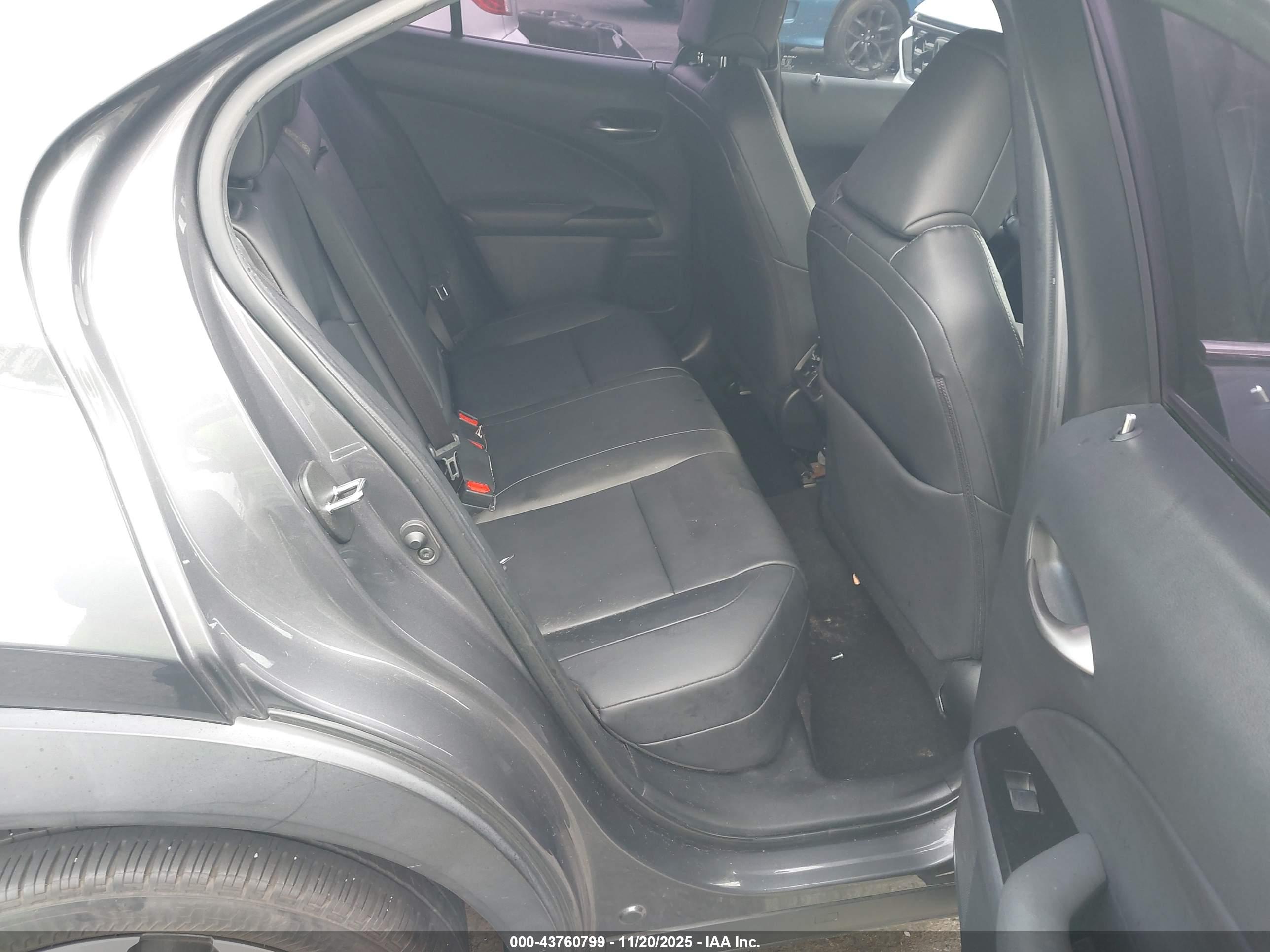 LEXUS UX image 8