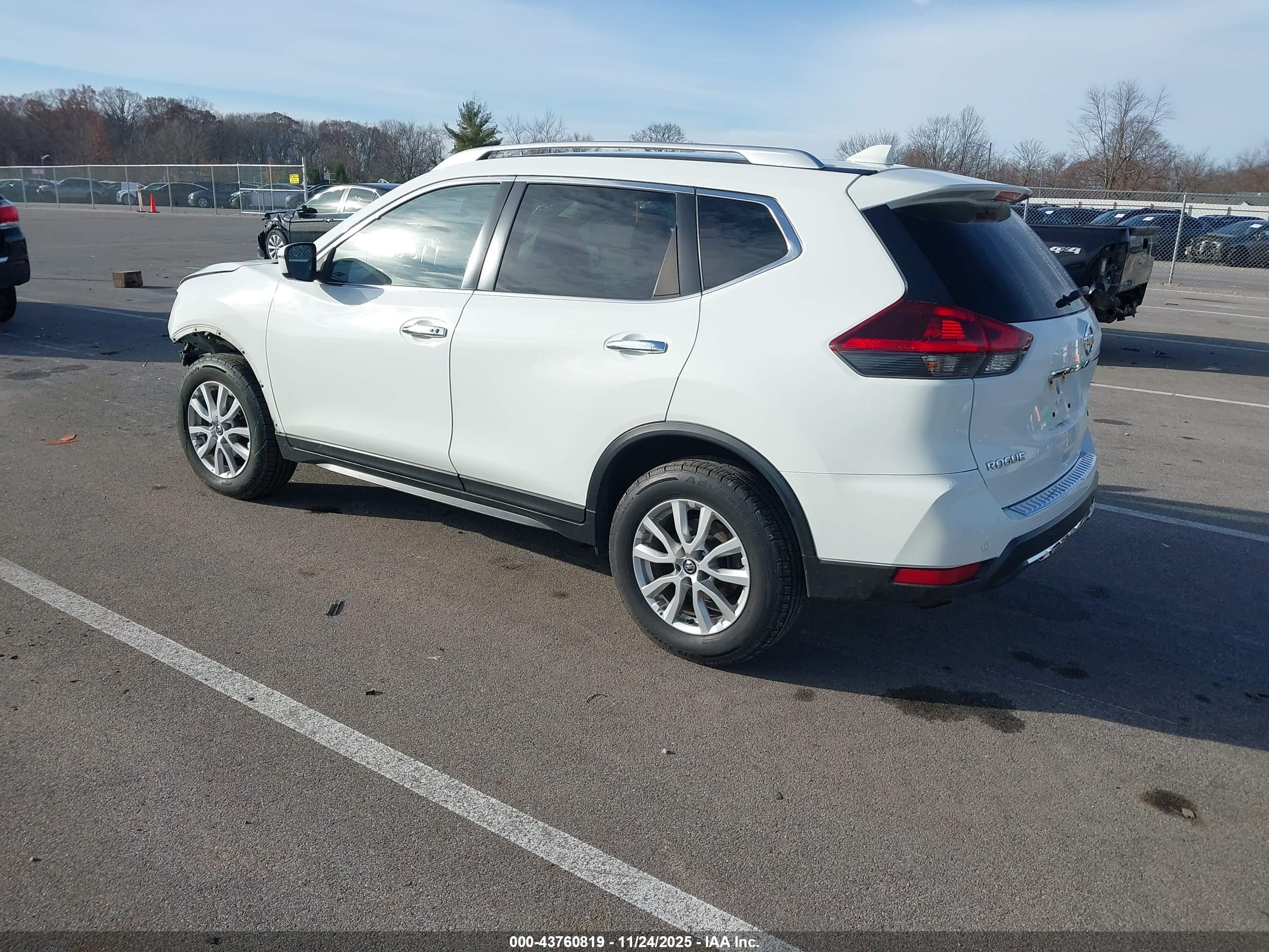 NISSAN ROGUE image 3