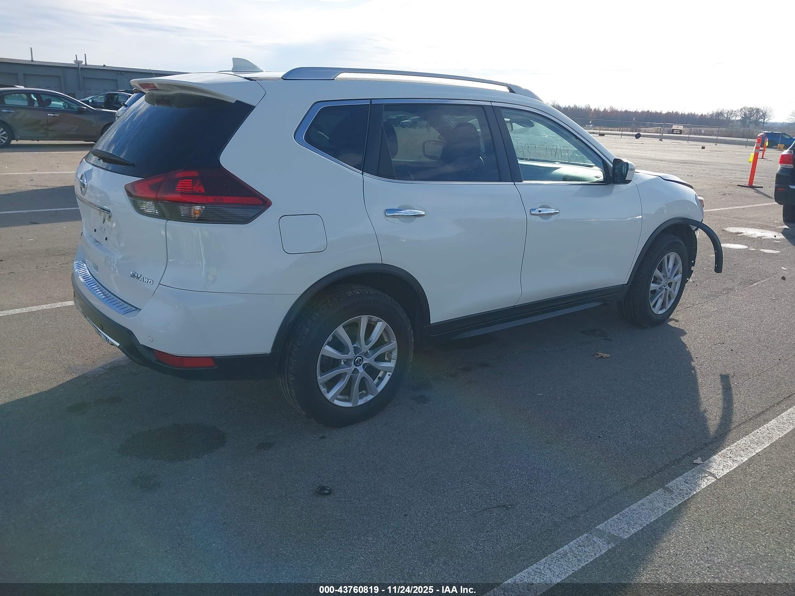 NISSAN ROGUE image 4
