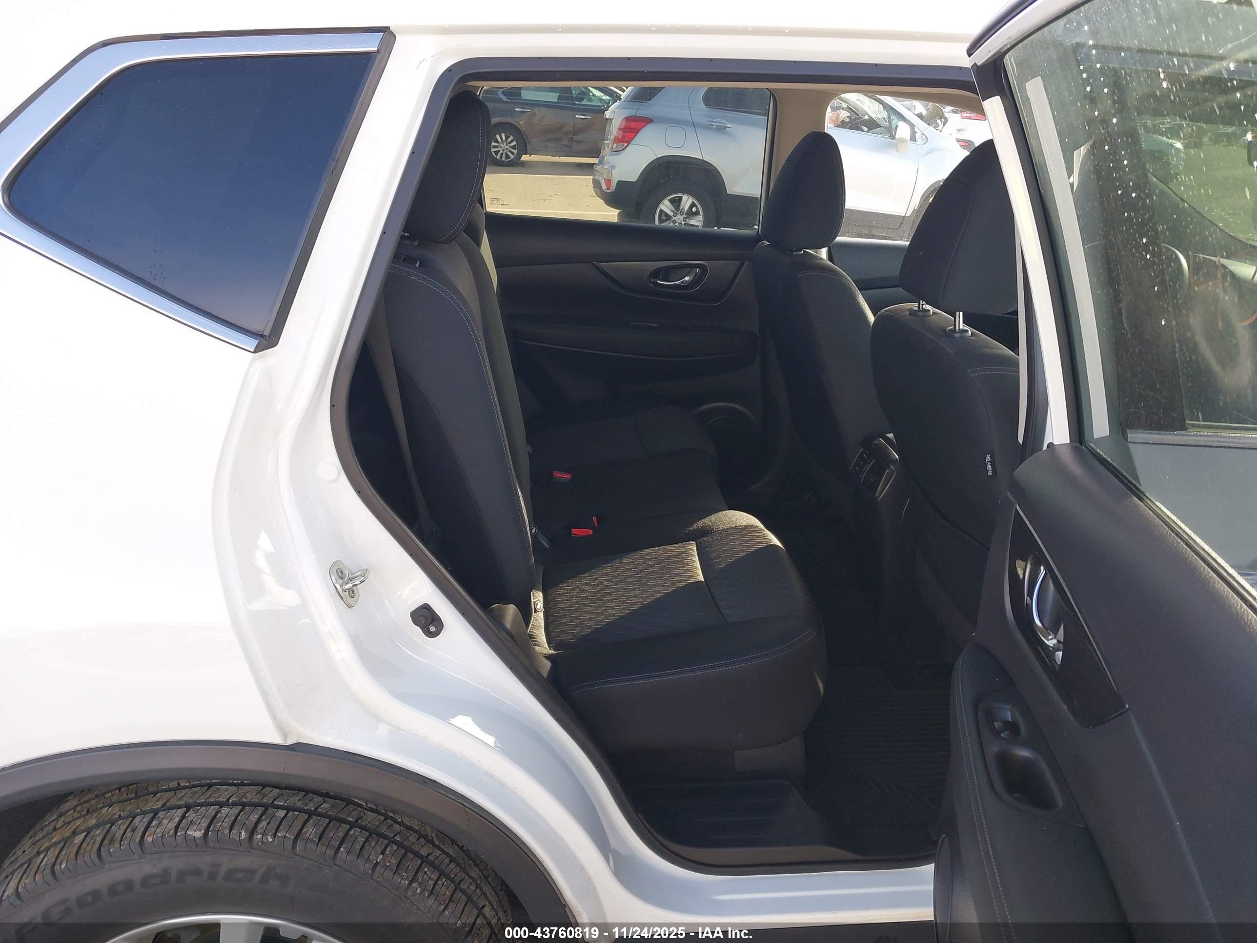NISSAN ROGUE image 8