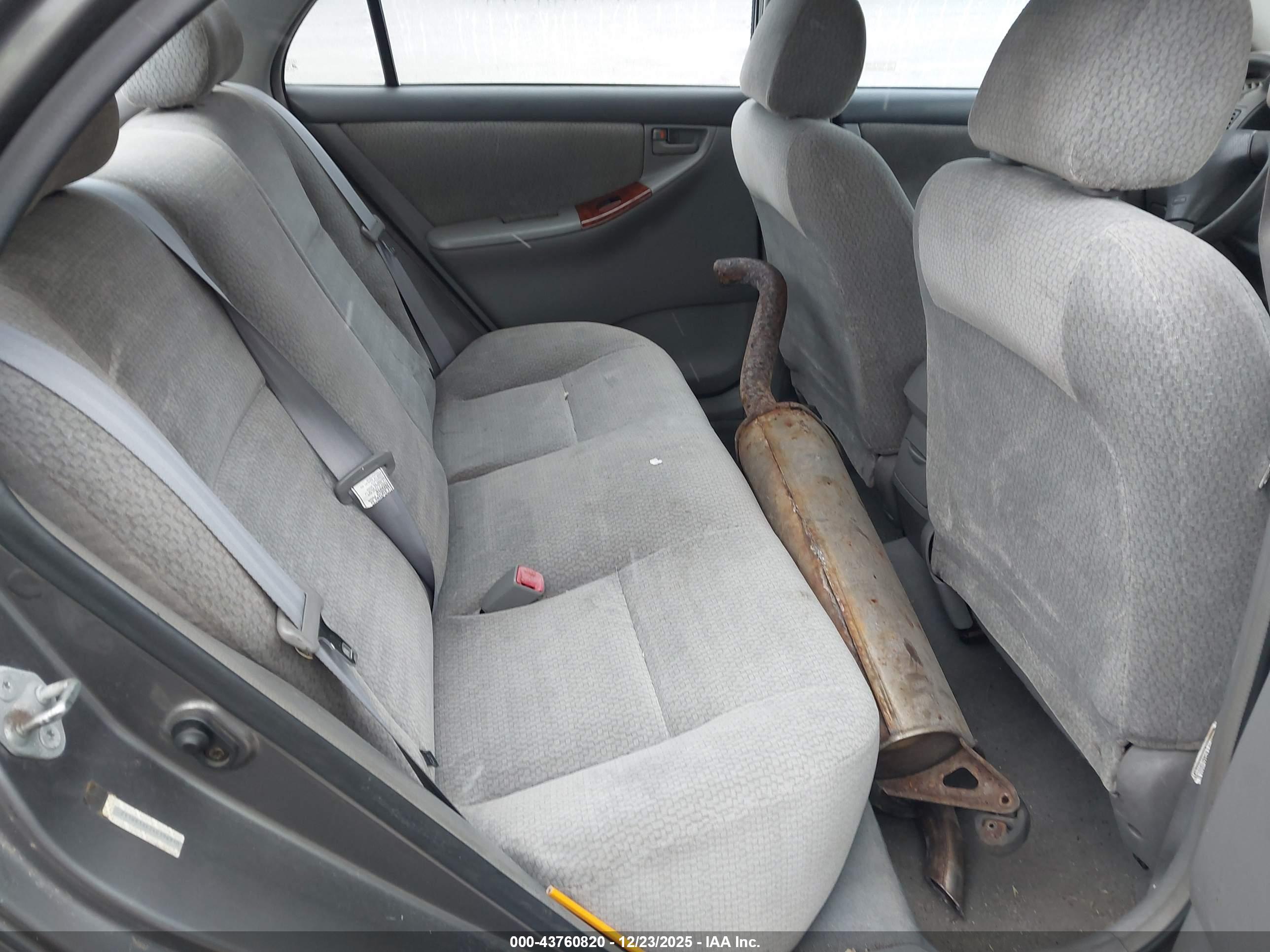 TOYOTA COROLLA image 8