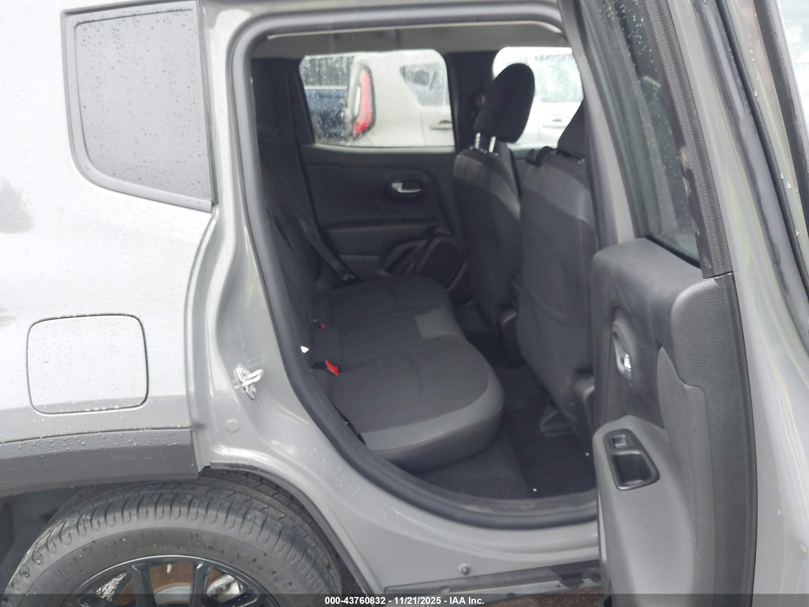 JEEP RENEGADE image 8