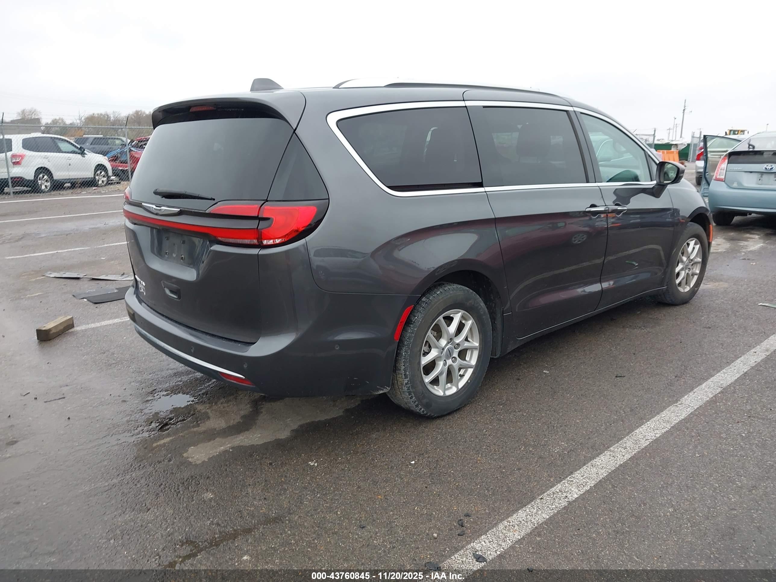 CHRYSLER PACIFICA image 4