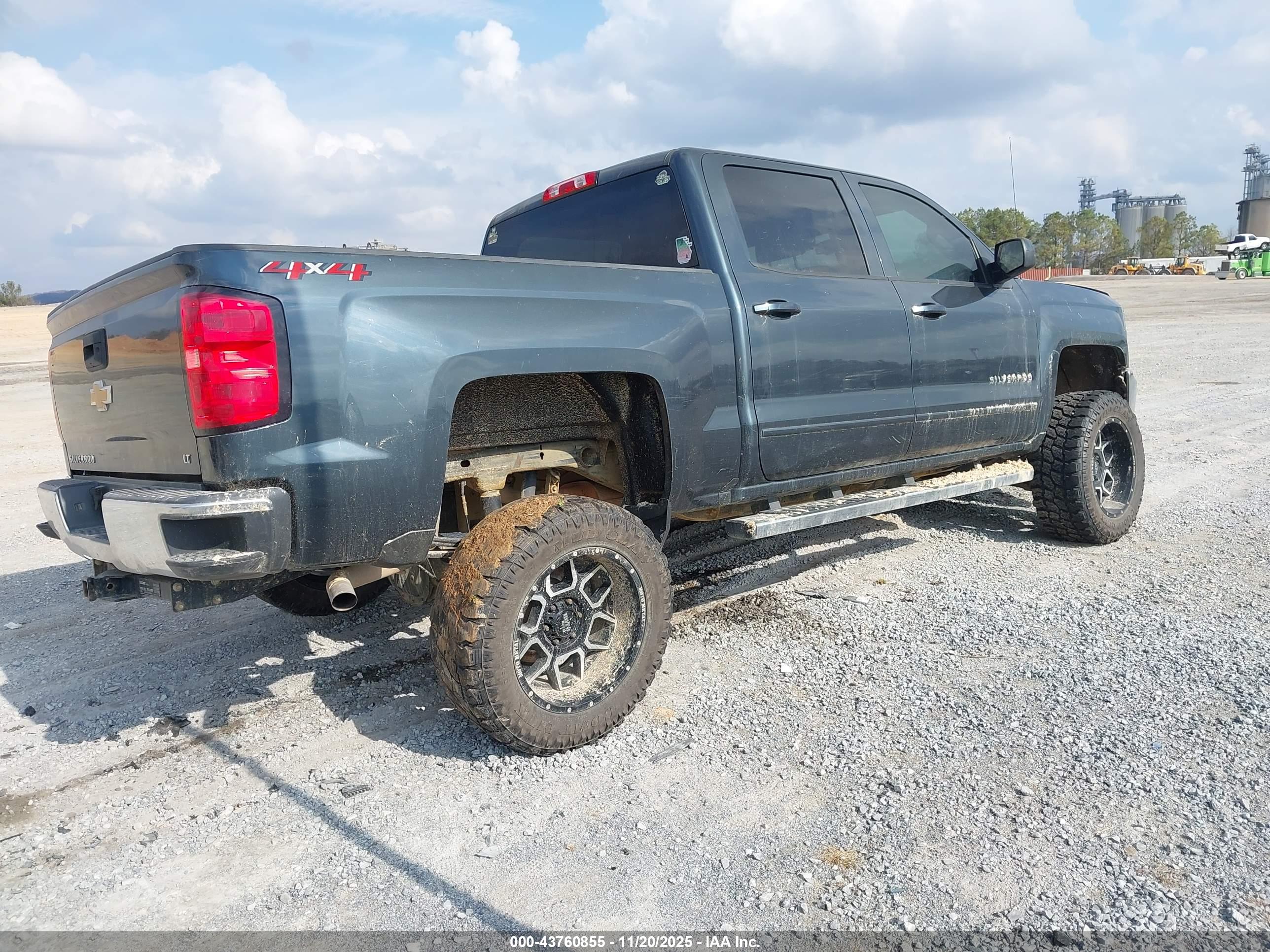 CHEVROLET SILVERADO image 4