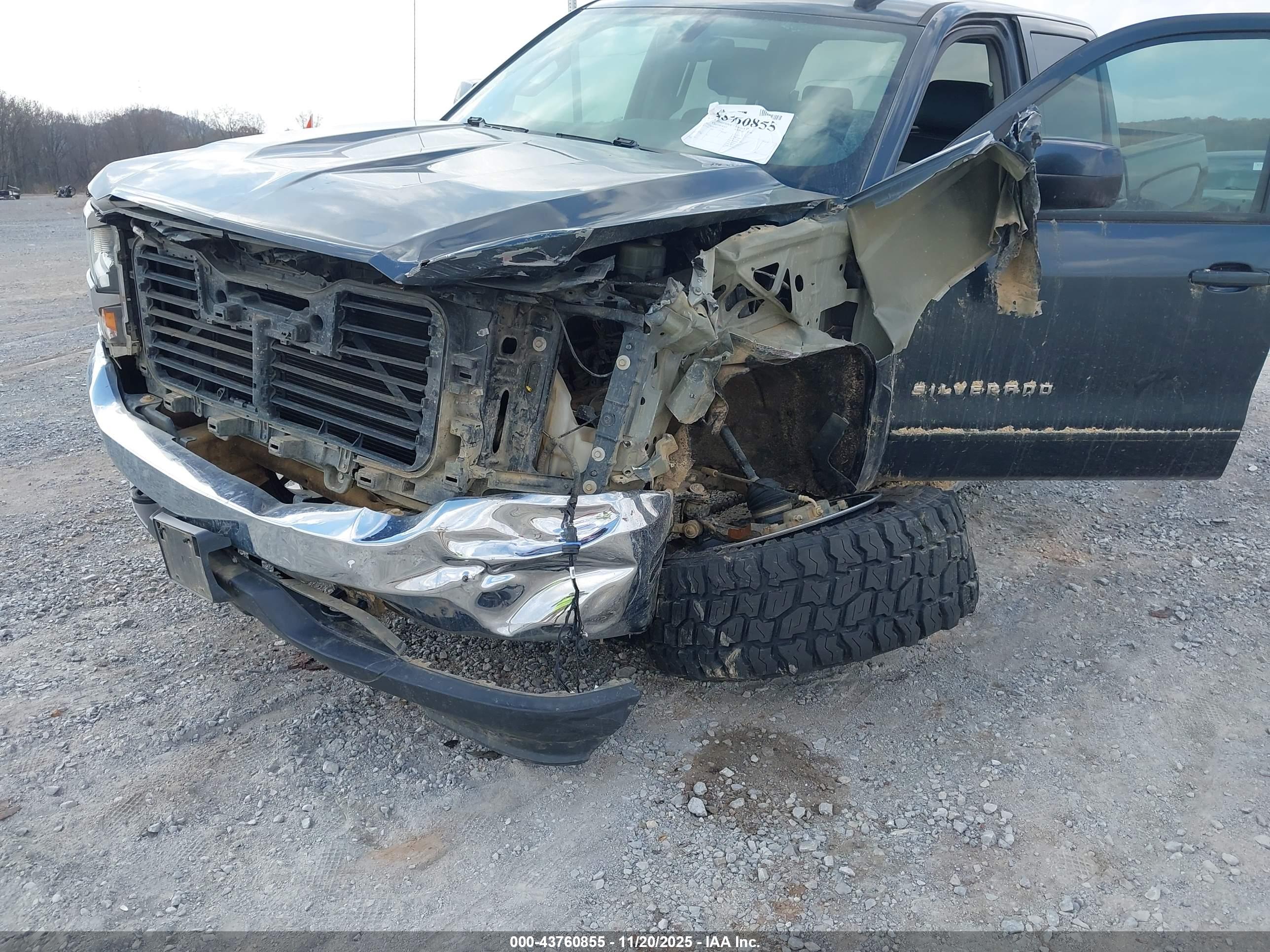 CHEVROLET SILVERADO image 6
