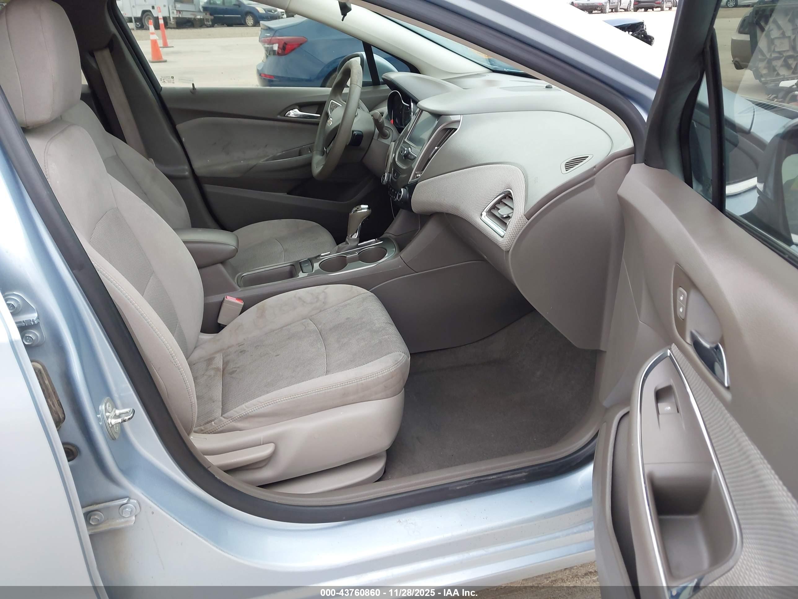 CHEVROLET CRUZE image 5