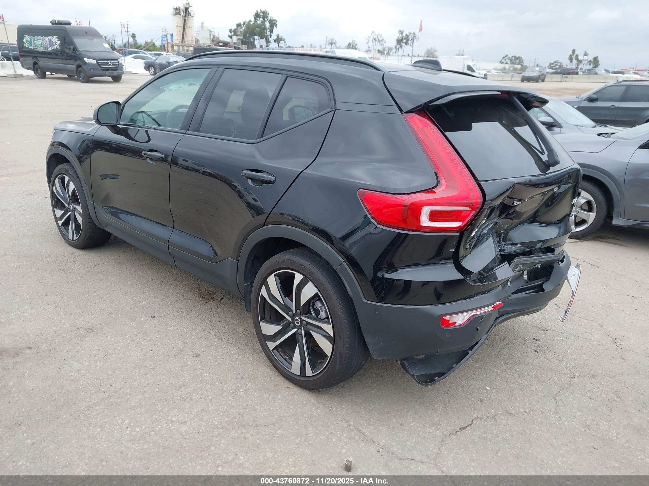 VOLVO XC40 image 3
