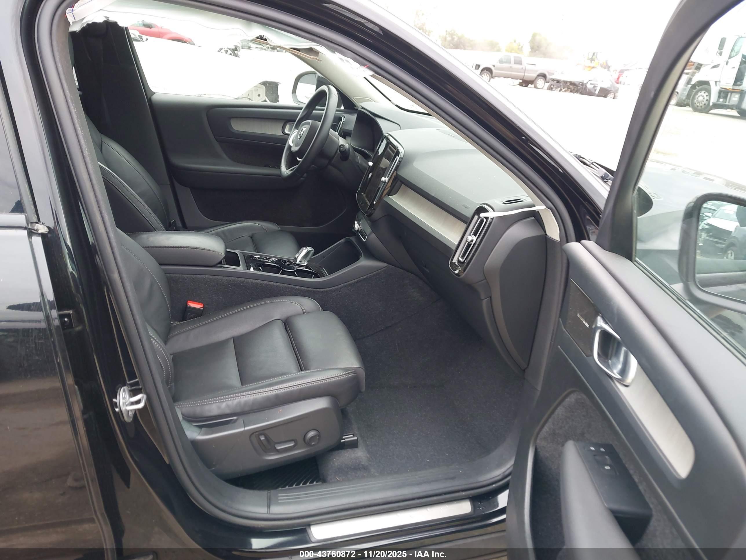VOLVO XC40 image 5