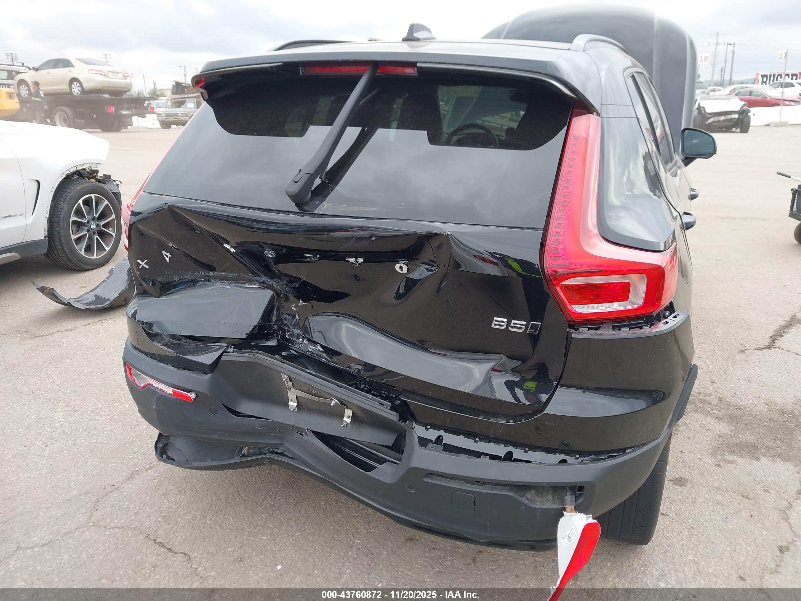 VOLVO XC40 image 6
