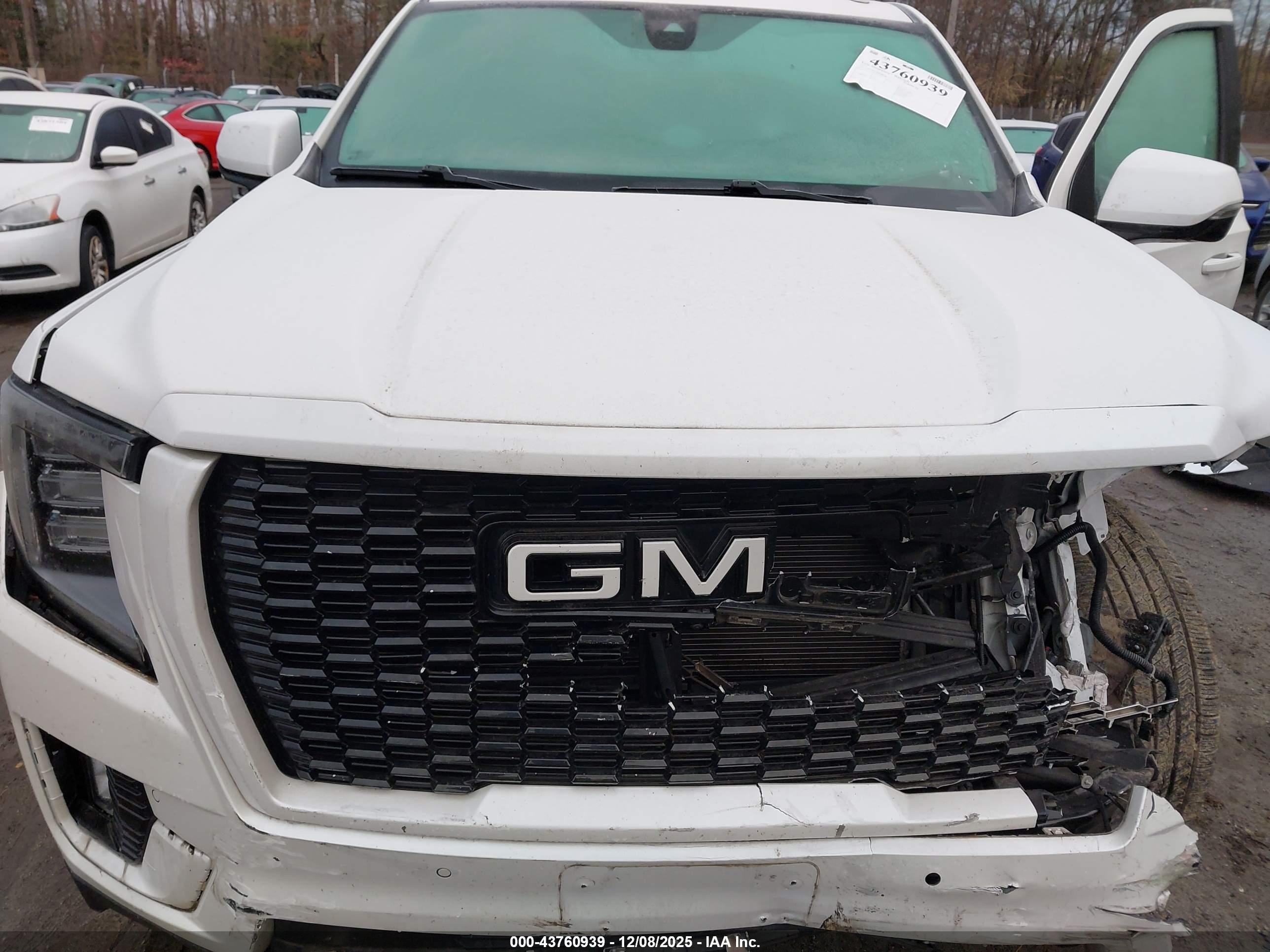 GMC YUKON image 10