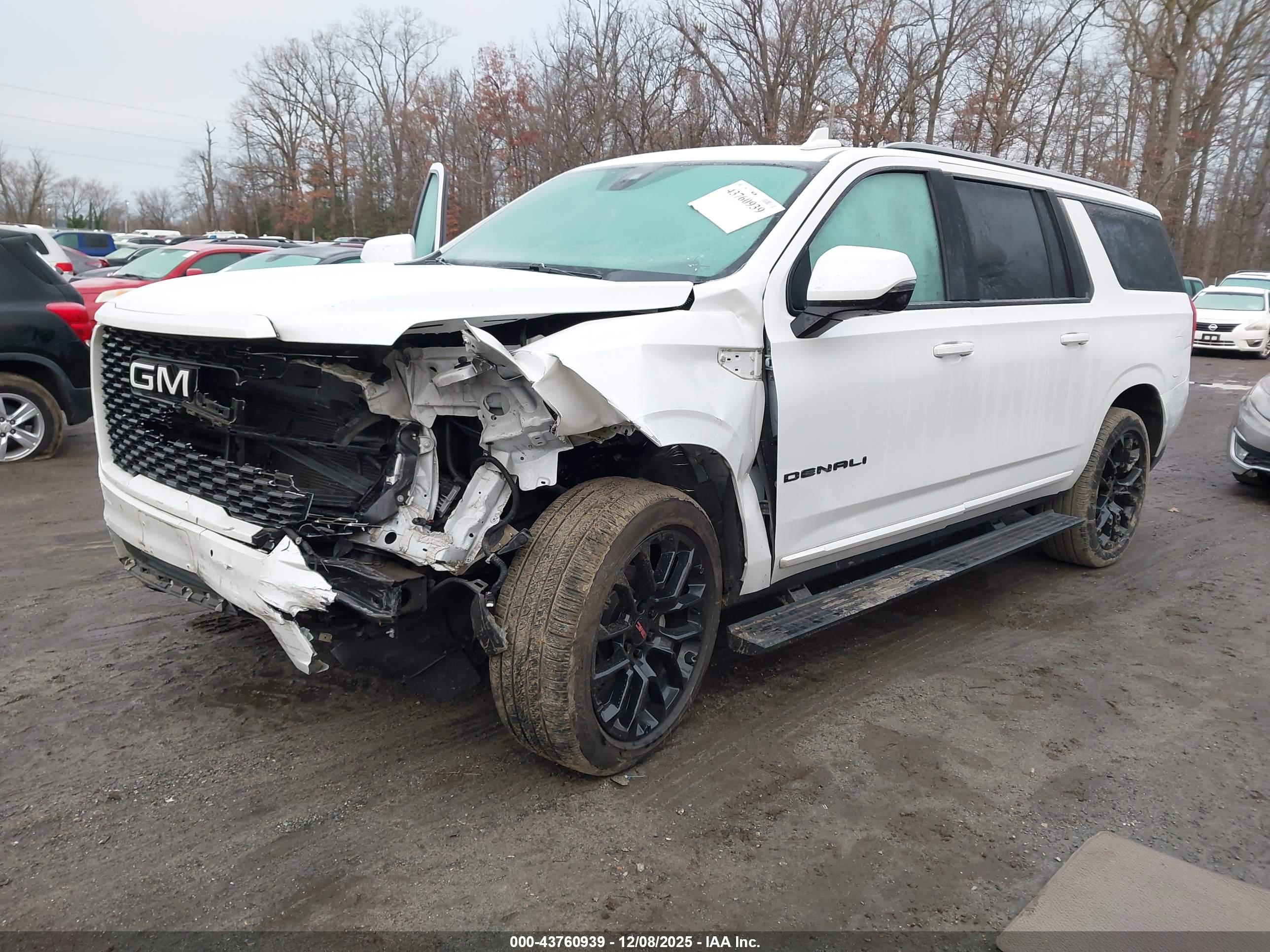 GMC YUKON image 2