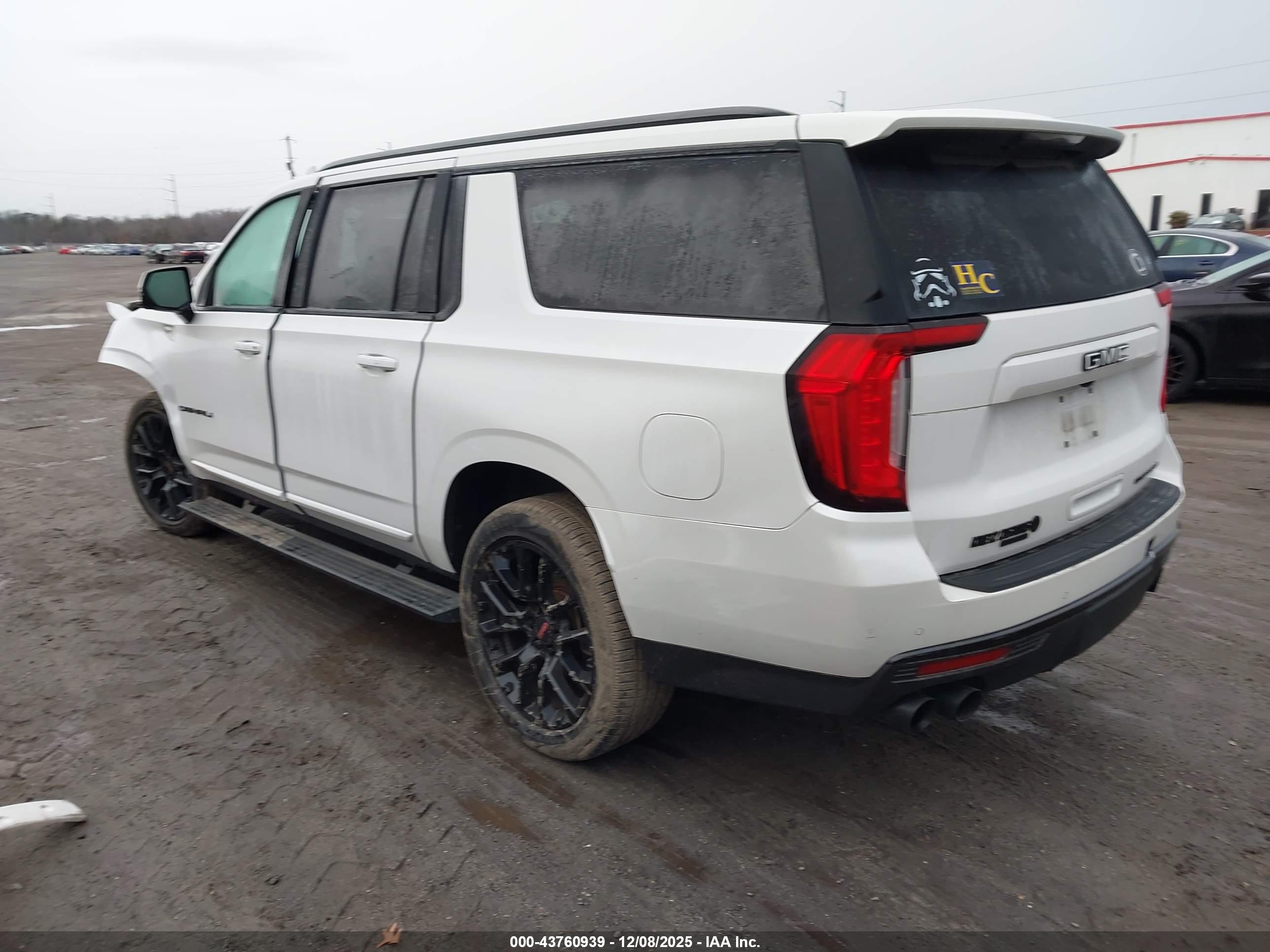 GMC YUKON image 3