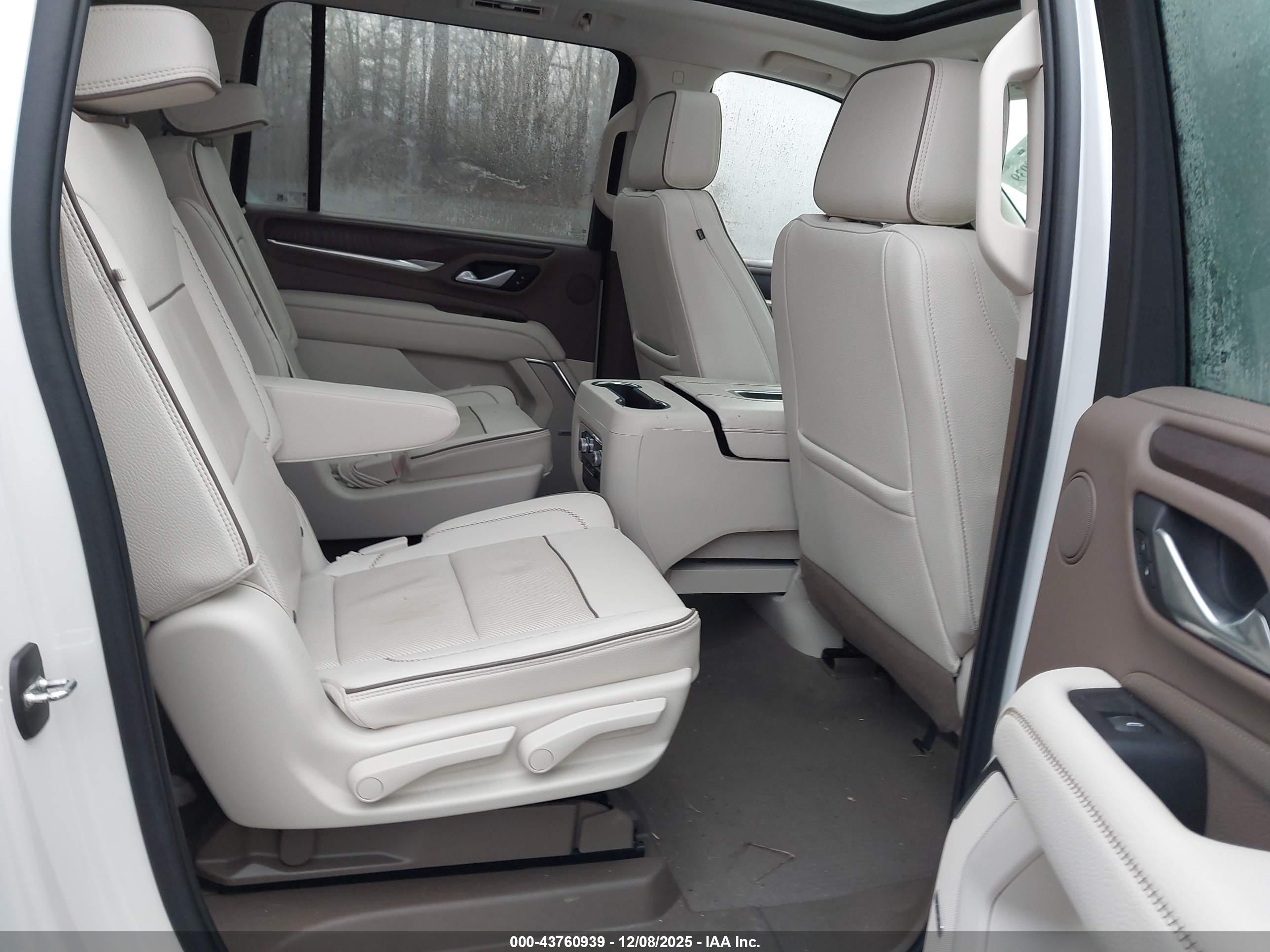 GMC YUKON image 8